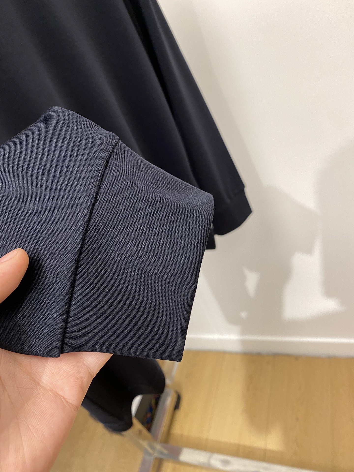 罗意威、2025新品长袖打底，帅气时尚，胸前精致刺绣印胶图案logo，简约百搭款。面料棉 不仅挺括，保持