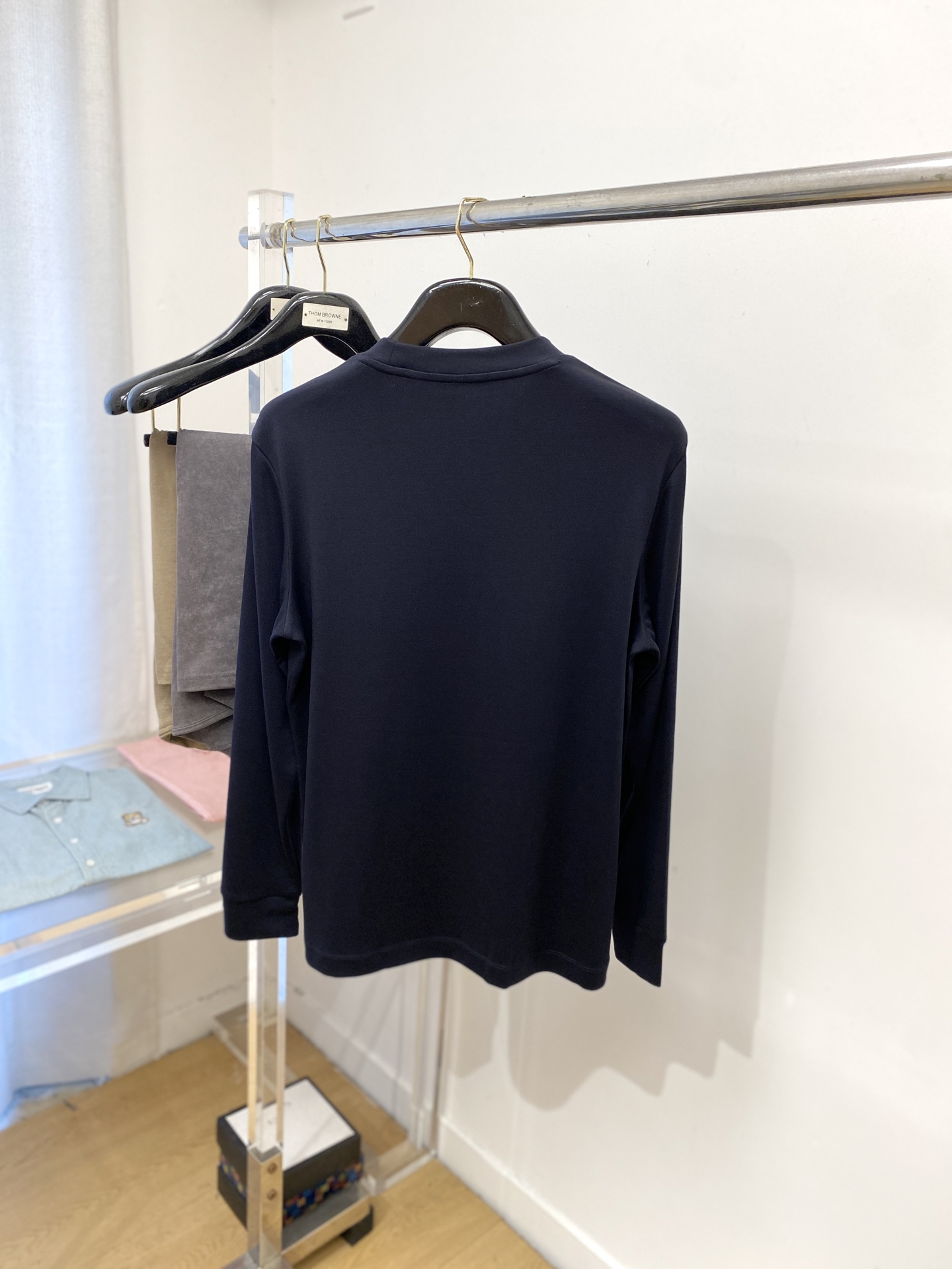 罗意威、2025新品长袖打底，帅气时尚，胸前精致刺绣印胶图案logo，简约百搭款。面料棉 不仅挺括，保持