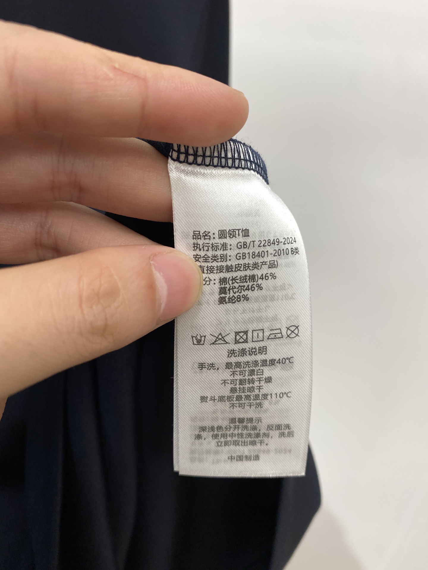 罗意威、2025新品长袖打底，帅气时尚，胸前精致刺绣印胶图案logo，简约百搭款。面料棉 不仅挺括，保持