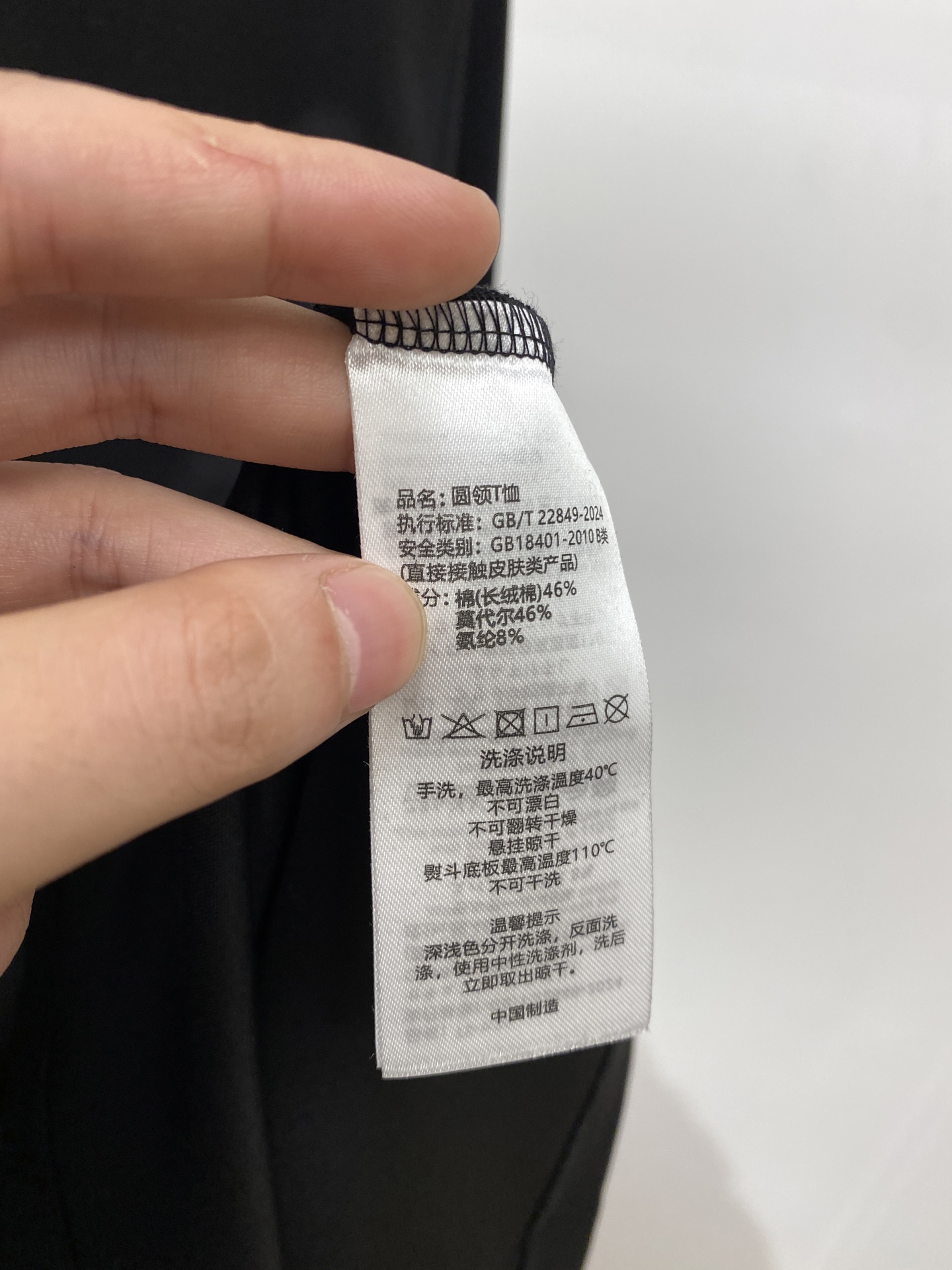 罗意威、2025新品长袖打底，帅气时尚，胸前精致刺绣印胶图案logo，简约百搭款。面料棉 不仅挺括，保持