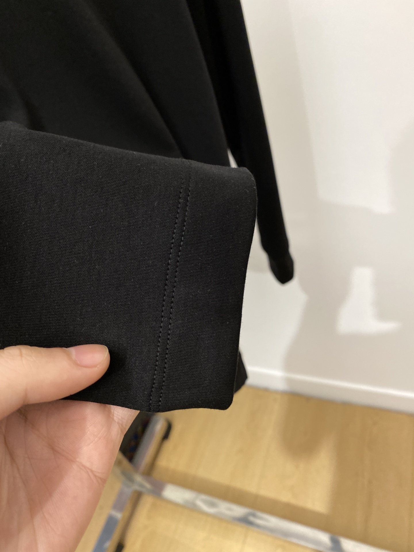 罗意威、2025新品长袖打底，帅气时尚，胸前精致刺绣印胶图案logo，简约百搭款。面料棉 不仅挺括，保持