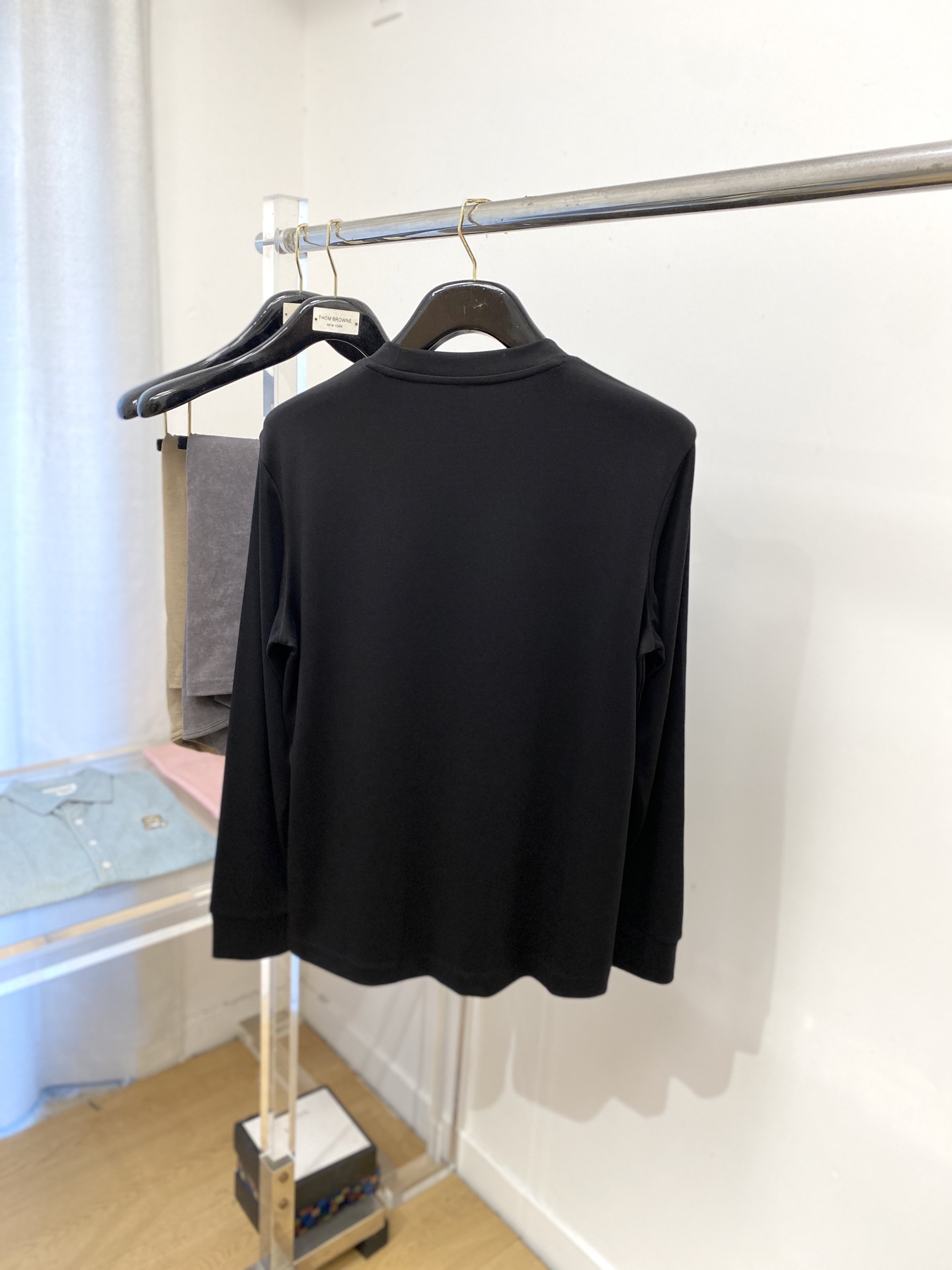 罗意威、2025新品长袖打底，帅气时尚，胸前精致刺绣印胶图案logo，简约百搭款。面料棉 不仅挺括，保持