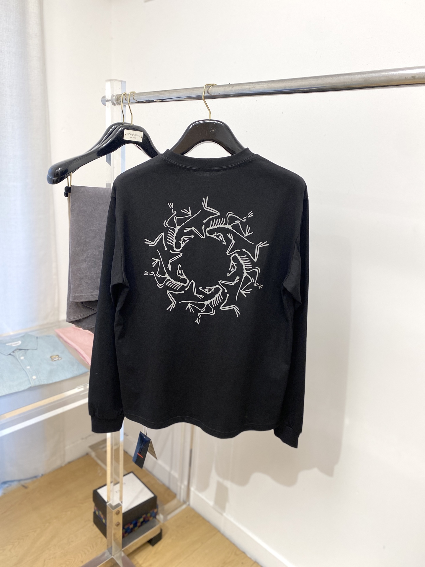 始祖鸟、2025新品长袖卫衣，帅气时尚，简约百搭款。胸前顶级印花图案字母logo，面料棉 不仅挺括，保持