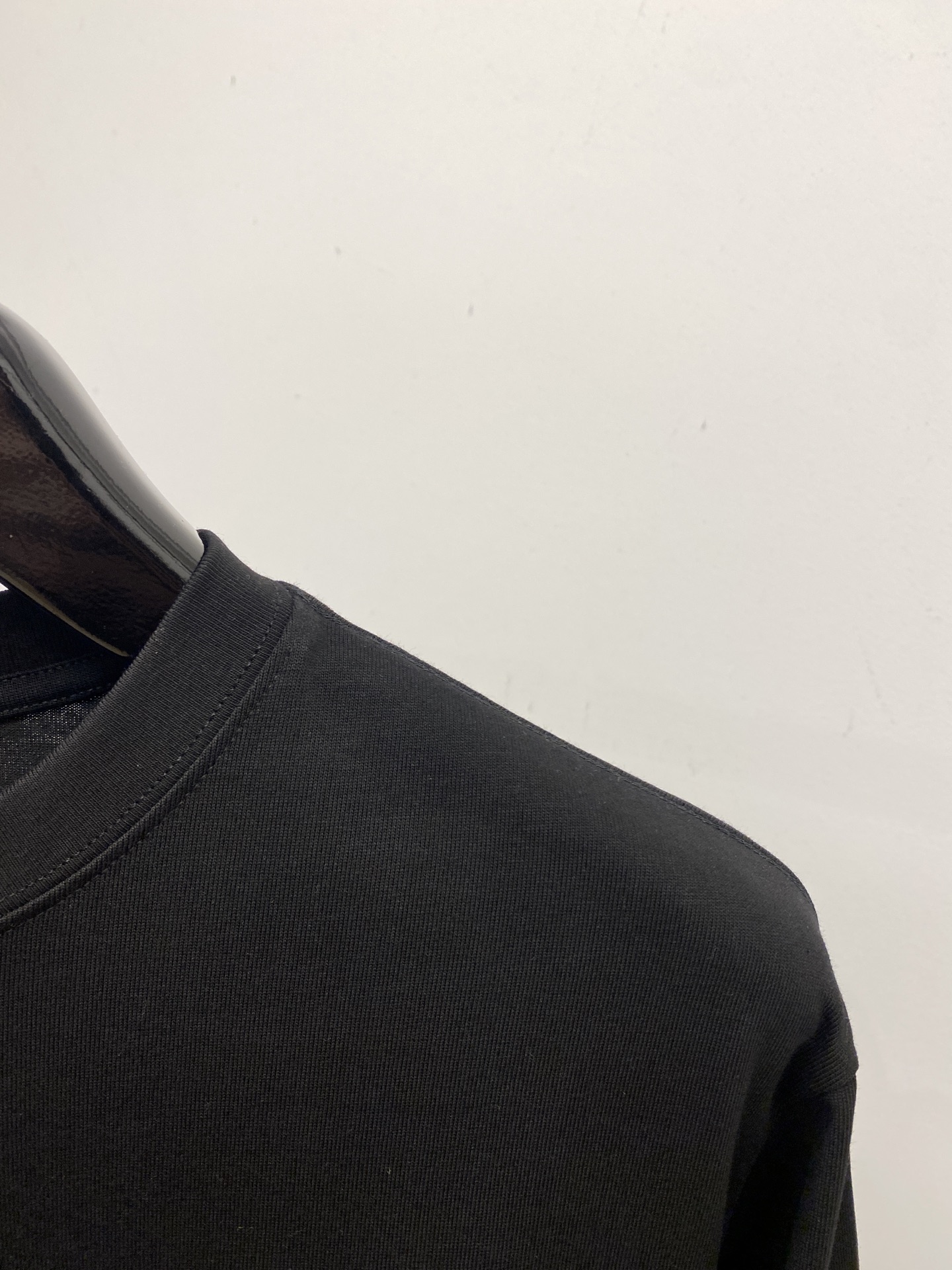 始祖鸟、2025新品长袖卫衣，帅气时尚，简约百搭款。胸前顶级印花图案字母logo，面料棉 不仅挺括，保持