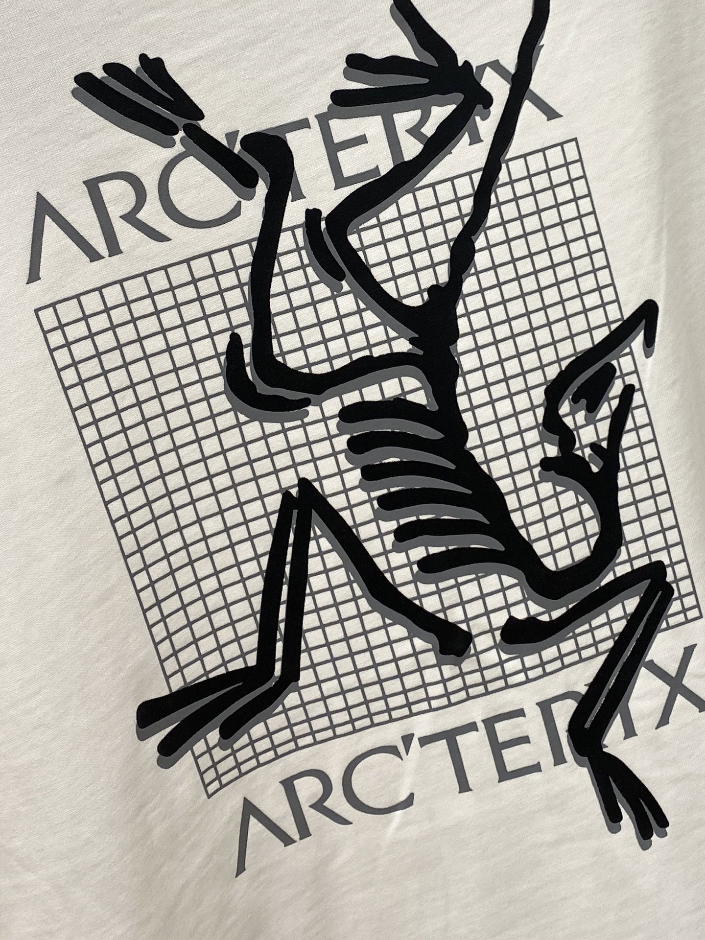 始祖鸟、2025新品长袖卫衣，帅气时尚，简约百搭款。胸前顶级印花图案logo，面料棉 不仅挺括，保持潮流