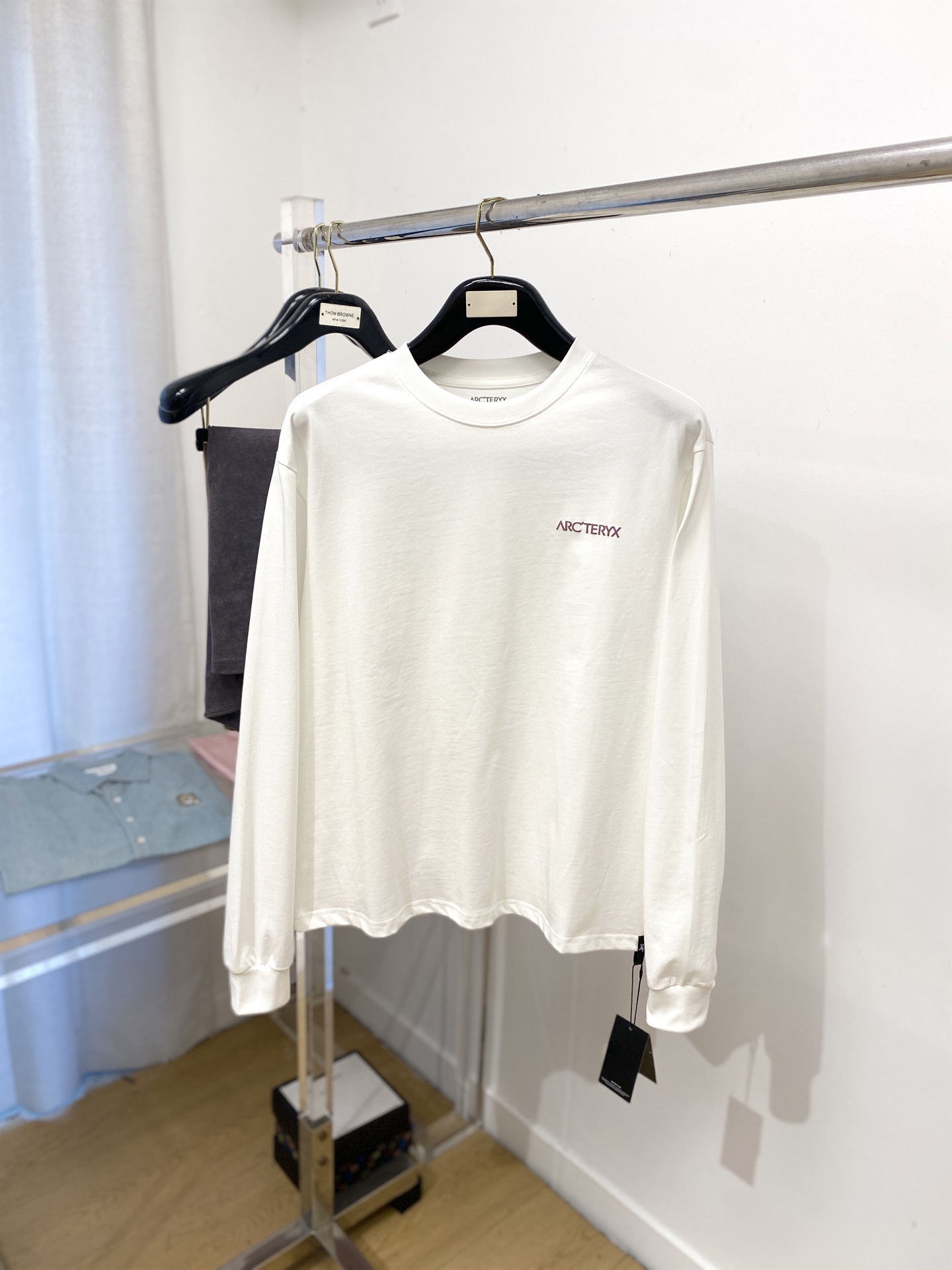 NO:521375,Archaeoptera bird, new long-sleeved sweatshirt, handsome and fashionable, simple and versatile. Top printed letter logo on the chest, fabric cotton is not only crisp, maintaining a trendy silhouette, and comfortable to wear, and the yarn is more delicate, S-XL, arc'teryx, hoodie, sweatshirts, alexander wang19860909始祖鸟、新品长袖卫衣,帅气时尚,简约百搭款.胸前顶级印花字母logo,面料棉 不仅挺括,保持潮流的廓形,又穿着舒适,纱织更细腻,码数S-XL,arc'teryx,hoodie,sweatshirts,alexander wang,Men's clothing