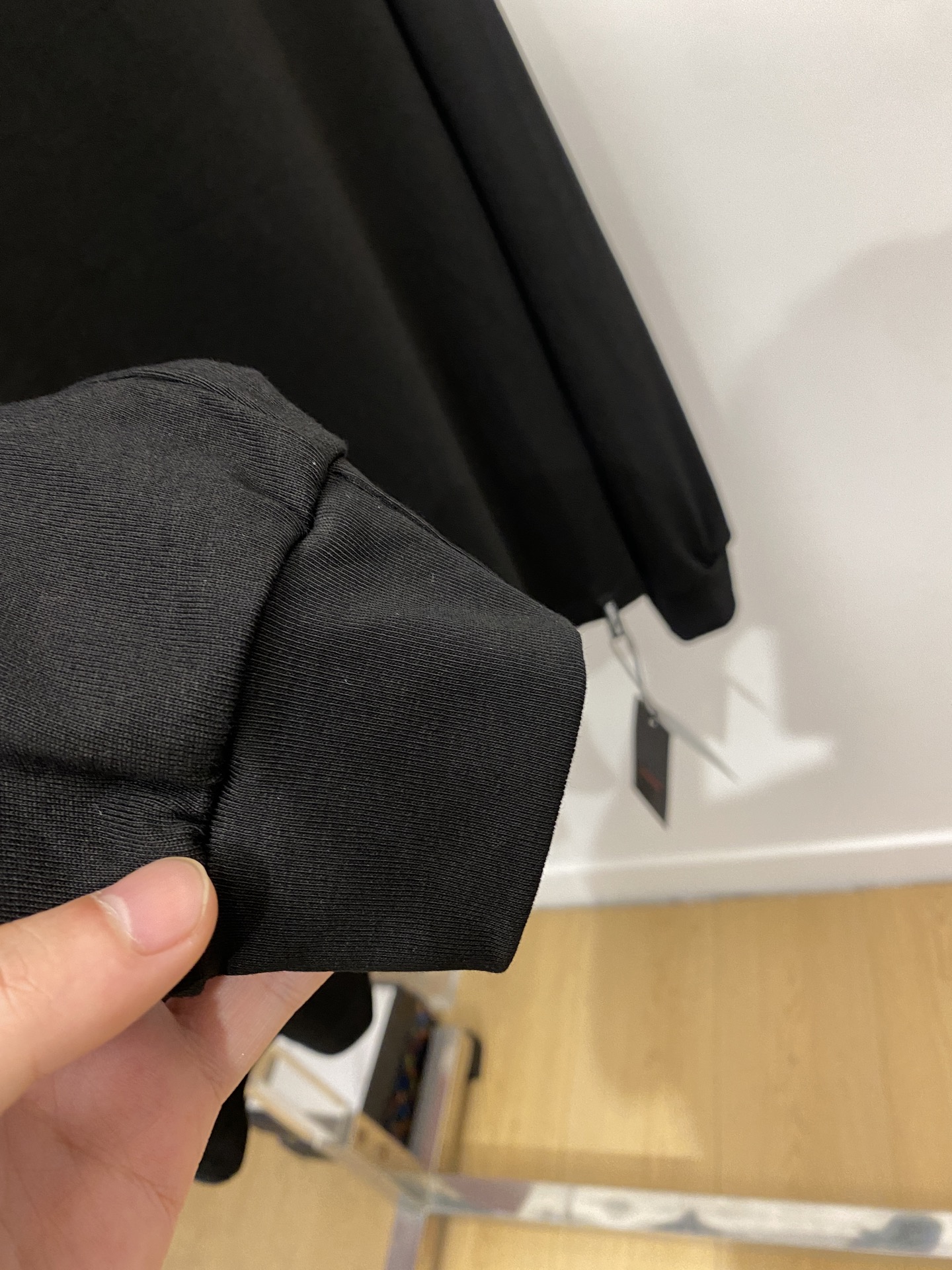 始祖鸟、2025新品长袖卫衣，帅气时尚，简约百搭款。胸前顶级印花字母logo，面料棉 不仅挺括，保持潮流