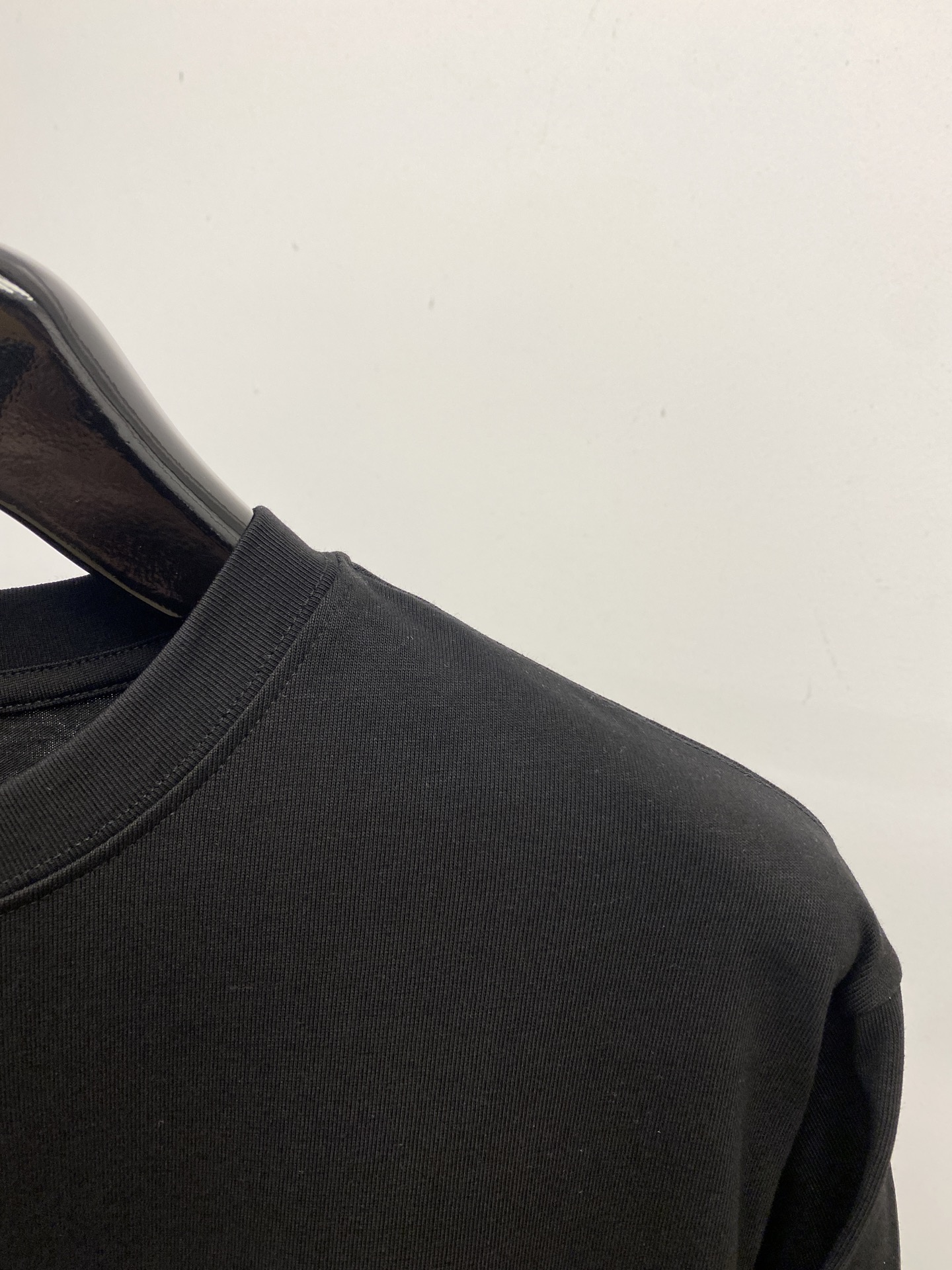 始祖鸟、2025新品长袖卫衣，帅气时尚，简约百搭款。胸前顶级印花字母logo，面料棉 不仅挺括，保持潮流