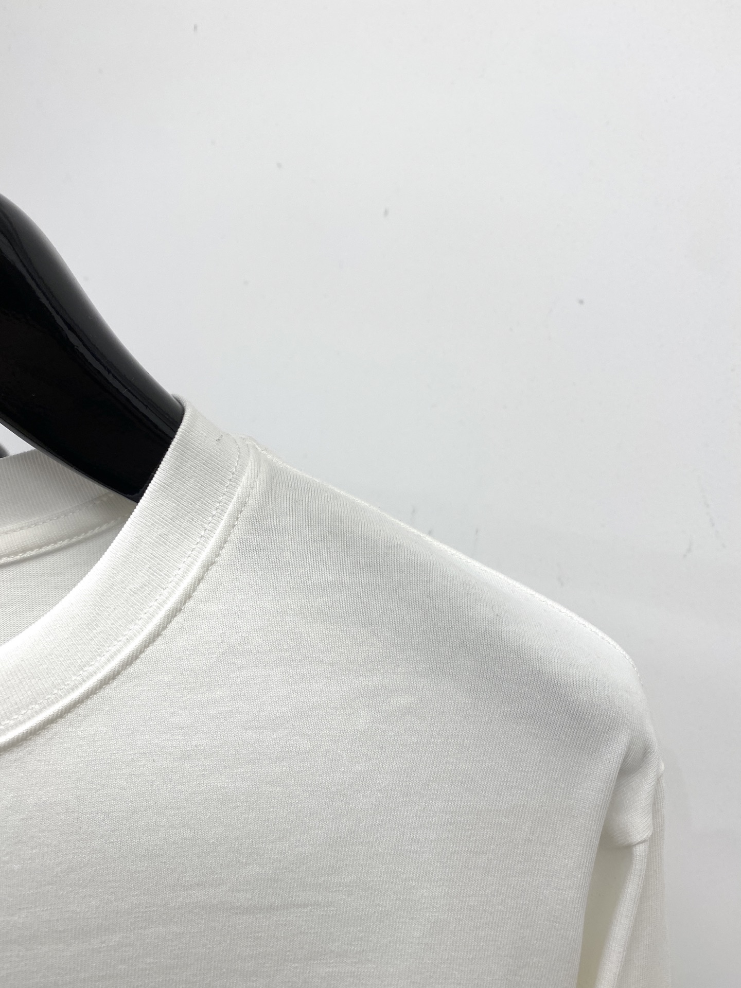 始祖鸟、2025新品长袖卫衣，帅气时尚，简约百搭款。胸前顶级印花图案字母logo，面料棉 不仅挺括，保持