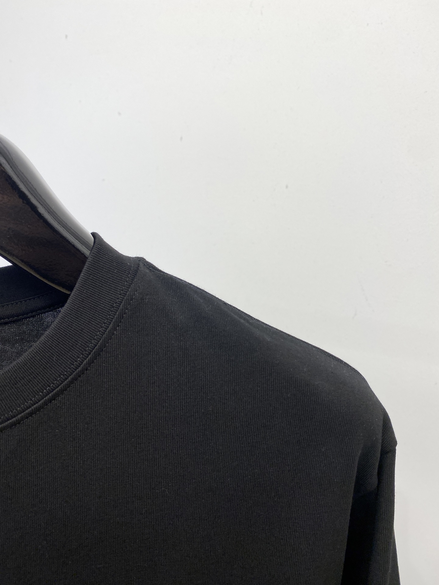 始祖鸟、2025新品长袖卫衣，帅气时尚，简约百搭款。胸前顶级印花图案logo，面料棉 不仅挺括，保持潮流