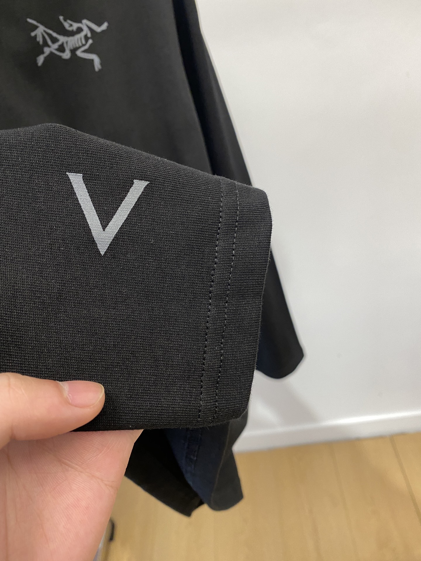 始祖鸟、2025新品长袖卫衣，帅气时尚，简约百搭款。胸前顶级印花图案logo，面料棉 不仅挺括，保持潮流