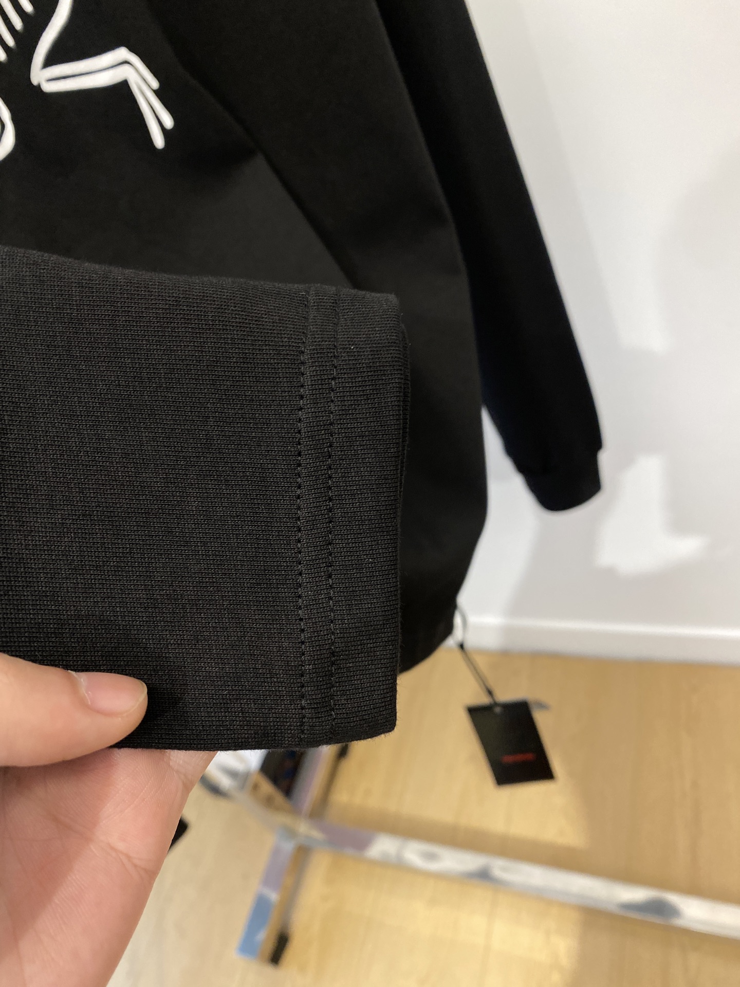 始祖鸟、2025新品长袖卫衣，帅气时尚，简约百搭款。胸口顶级印花图案logo，面料棉 不仅挺括，保持潮流