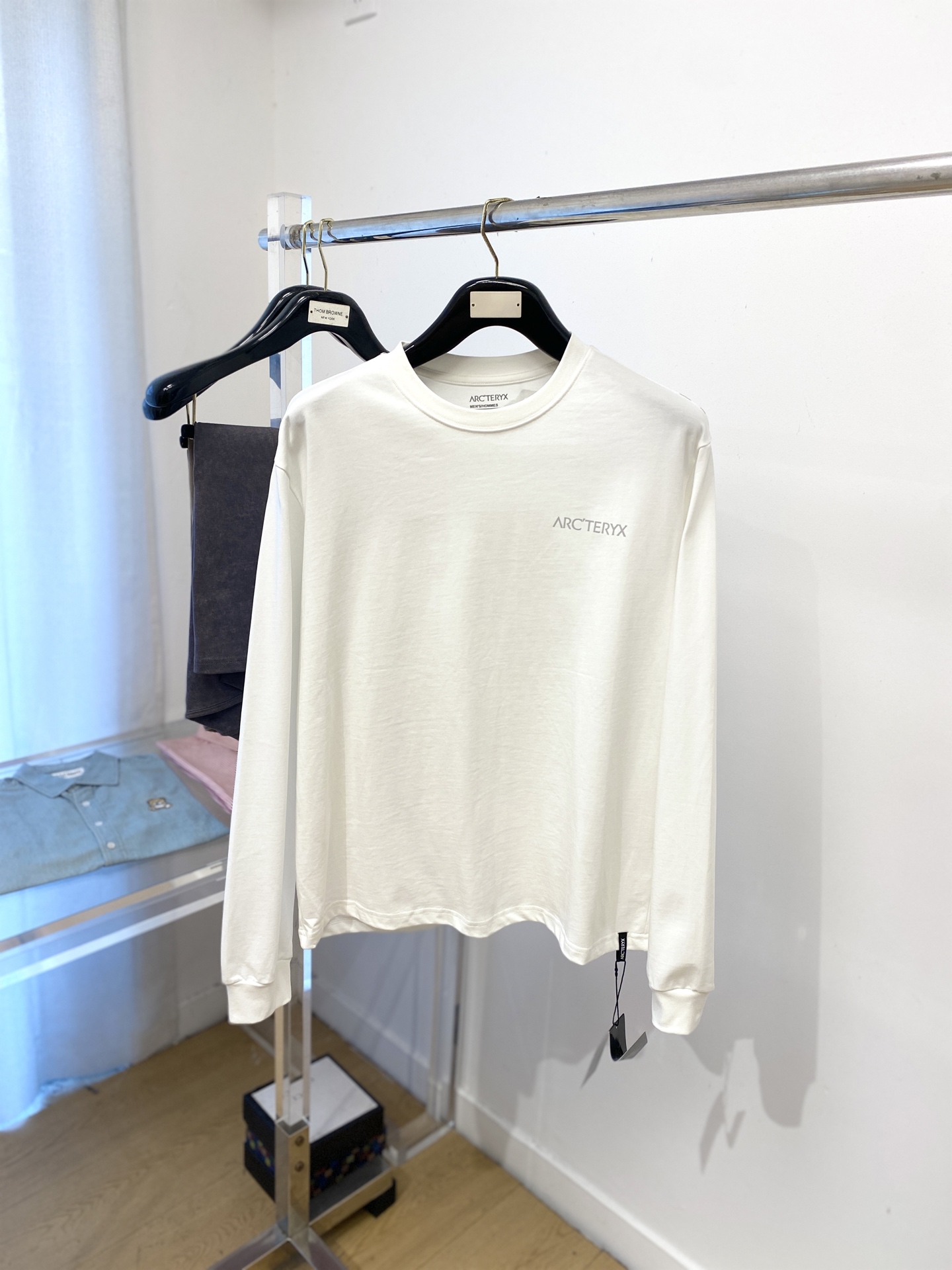 NO:521362,Archaeoptera bird, new long-sleeved sweatshirt, handsome and fashionable, simple and versatile. Top printed letter logo on the chest, fabric cotton is not only crisp, maintaining a trendy silhouette, and comfortable to wear, and the yarn is more delicate, S-XL, arc'teryx, hoodie, sweatshirts, alexander wang19860909始祖鸟、新品长袖卫衣,帅气时尚,简约百搭款.胸前顶级印花字母logo,面料棉 不仅挺括,保持潮流的廓形,又穿着舒适,纱织更细腻,码数S-XL,arc'teryx,hoodie,sweatshirts,alexander wang,Men's clothing