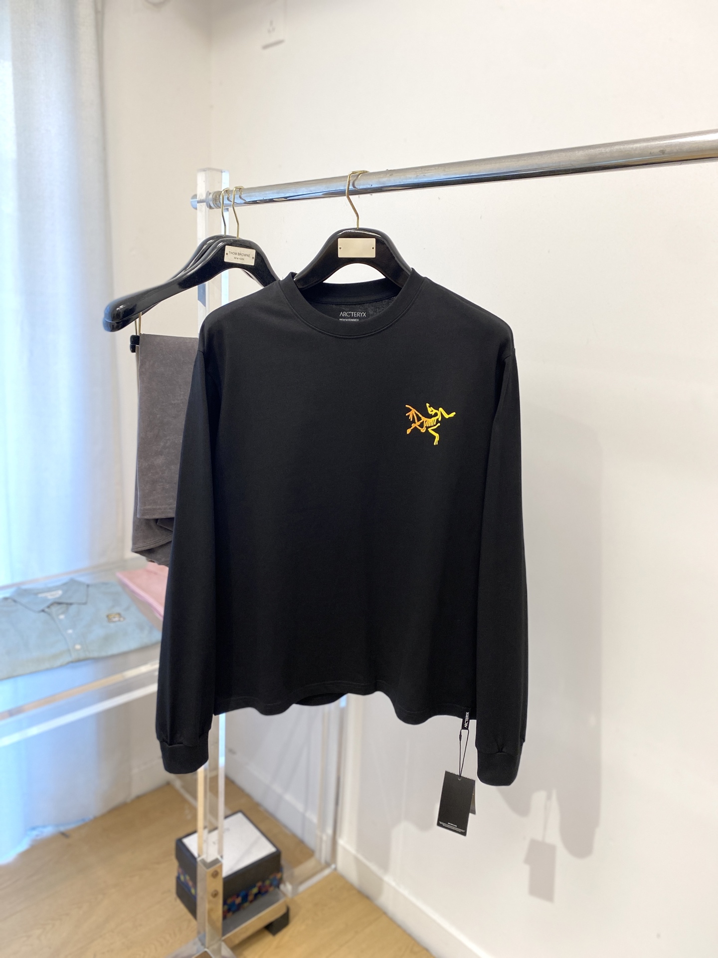 NO:521365,Archaeoptera bird, new long-sleeved sweatshirt, handsome and fashionable, simple and versatile. Top printed pattern logo on the chest, fabric cotton is not only crisp, maintaining a trendy silhouette, and comfortable to wear, and the yarn is more delicate, S-XL, arc'teryx, hoodie, sweatshirts, alexander wang19860909始祖鸟、新品长袖卫衣,帅气时尚,简约百搭款.胸前顶级印花图案logo,面料棉 不仅挺括,保持潮流的廓形,又穿着舒适,纱织更细腻,码数S-XL,arc'teryx,hoodie,sweatshirts,alexander wang,Men's clothing