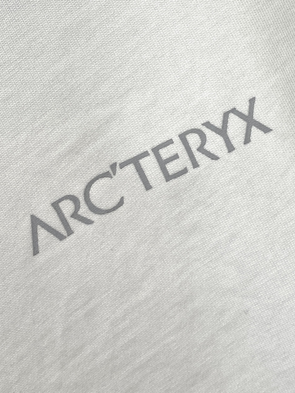 始祖鸟、2025新品长袖卫衣，帅气时尚，简约百搭款。胸前顶级印花字母logo，面料棉 不仅挺括，保持潮流