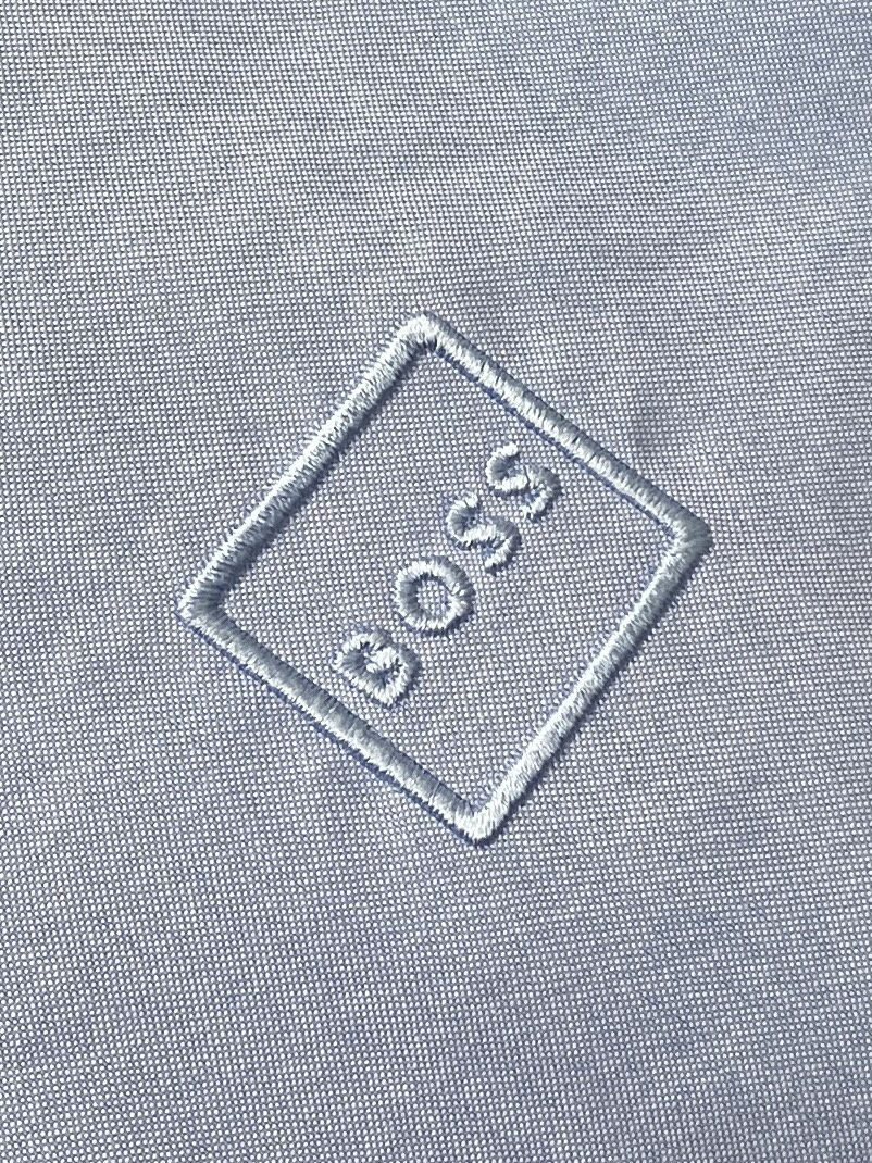 ￼BOSS、2025新品衬衫，时尚帅气，简约百搭款，定制原版面料，不仅挺括，保持潮流的廓形，又穿着舒适，