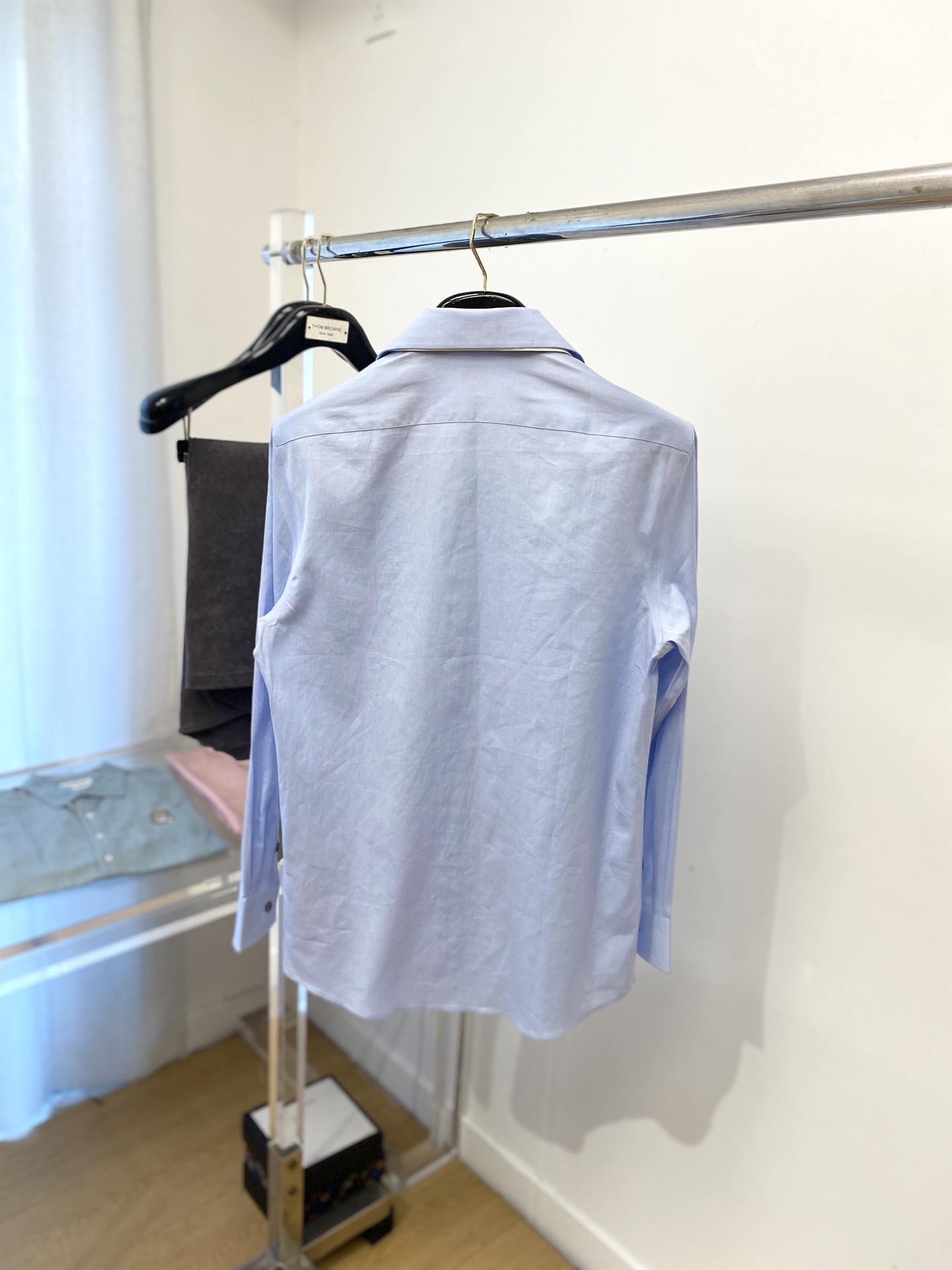 ￼BOSS、2025新品衬衫，时尚帅气，简约百搭款，定制原版面料，不仅挺括，保持潮流的廓形，又穿着舒适，