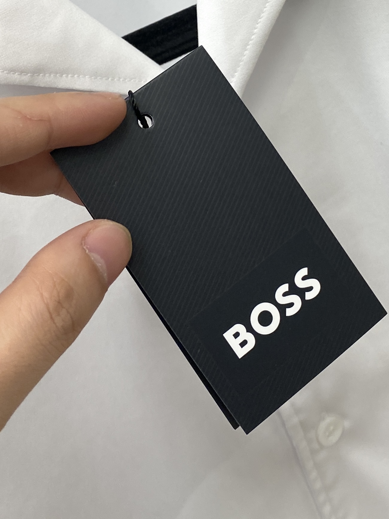 BOSS、2025新品衬衫，时尚帅气，简约百搭款，定制原版面料，不仅挺括，保持潮流的廓形，又穿着舒适，纱