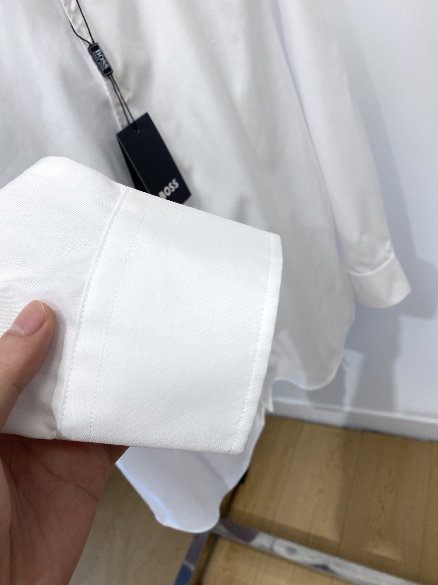 BOSS、2025新品衬衫，时尚帅气，简约百搭款，定制原版面料，不仅挺括，保持潮流的廓形，又穿着舒适，纱