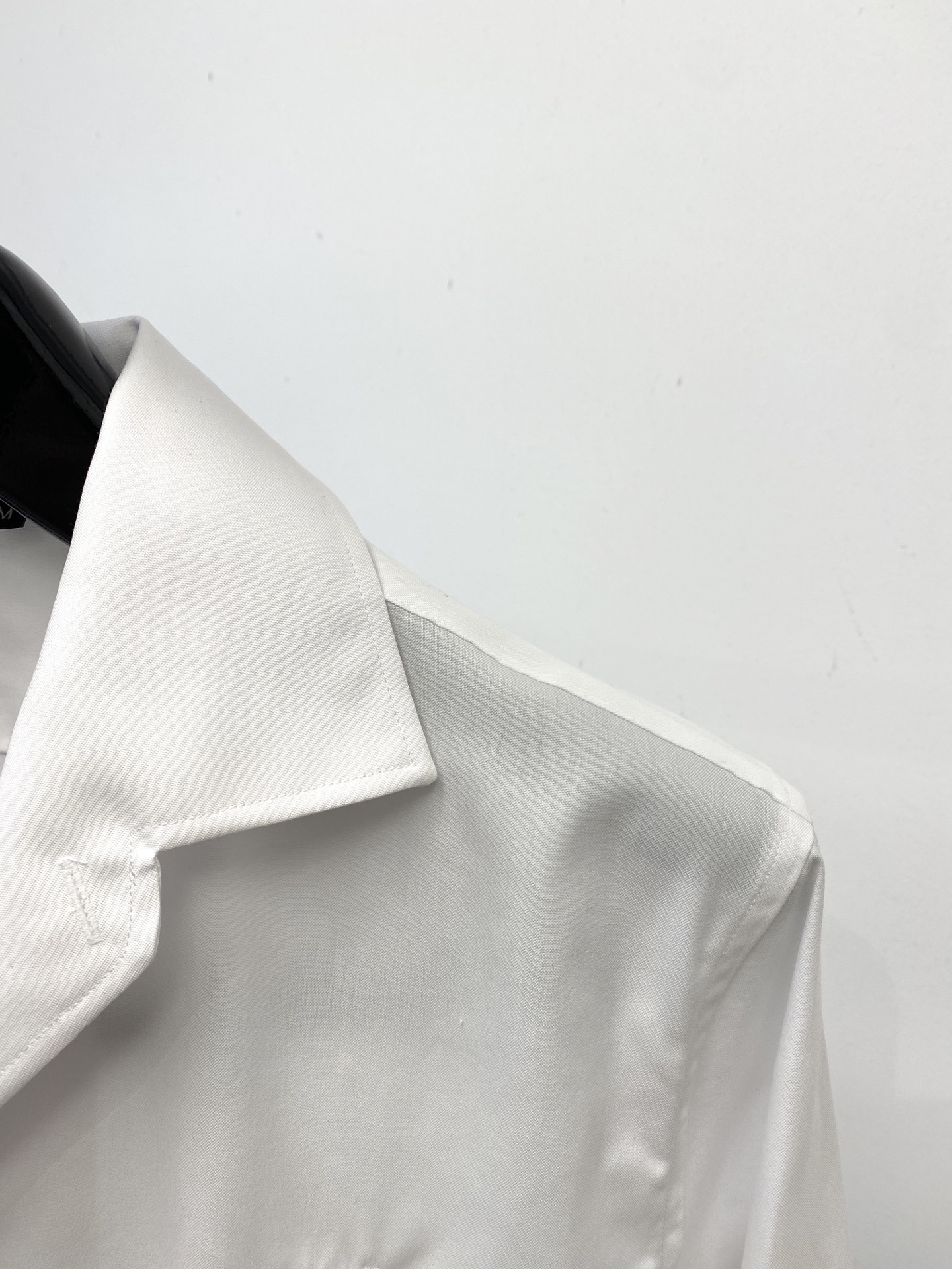 BOSS、2025新品衬衫，时尚帅气，简约百搭款，定制原版面料，不仅挺括，保持潮流的廓形，又穿着舒适，纱