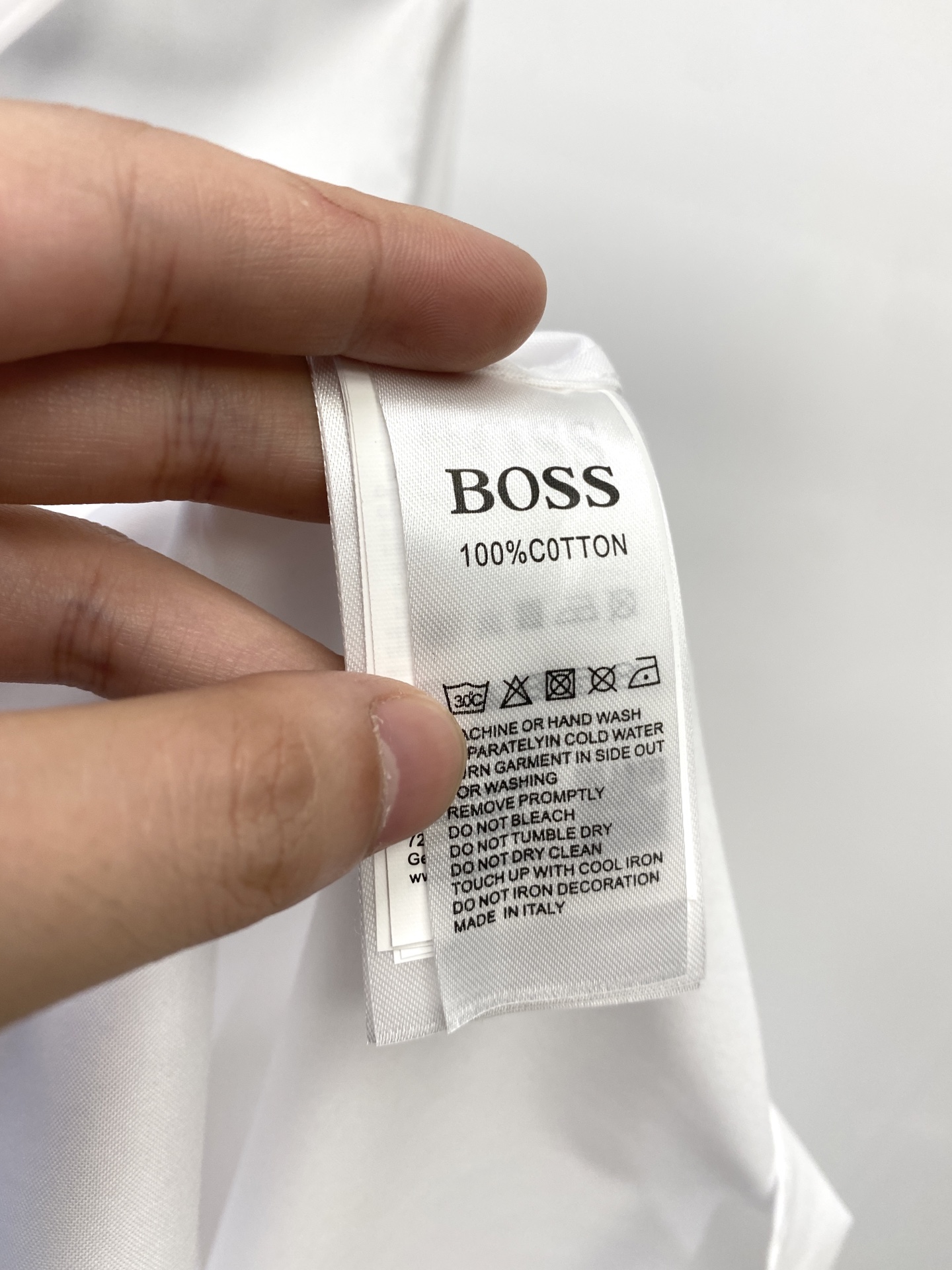 BOSS、2025新品衬衫，时尚帅气，简约百搭款，定制原版面料，不仅挺括，保持潮流的廓形，又穿着舒适，纱