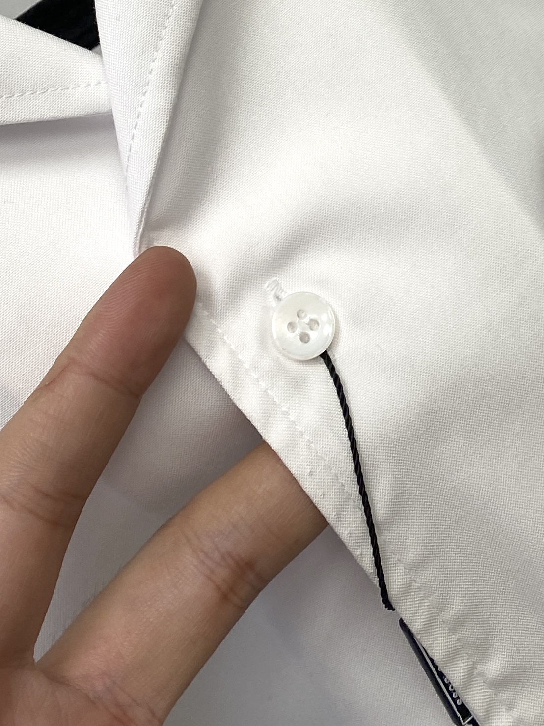 BOSS、2025新品衬衫，时尚帅气，简约百搭款，定制原版面料，不仅挺括，保持潮流的廓形，又穿着舒适，纱