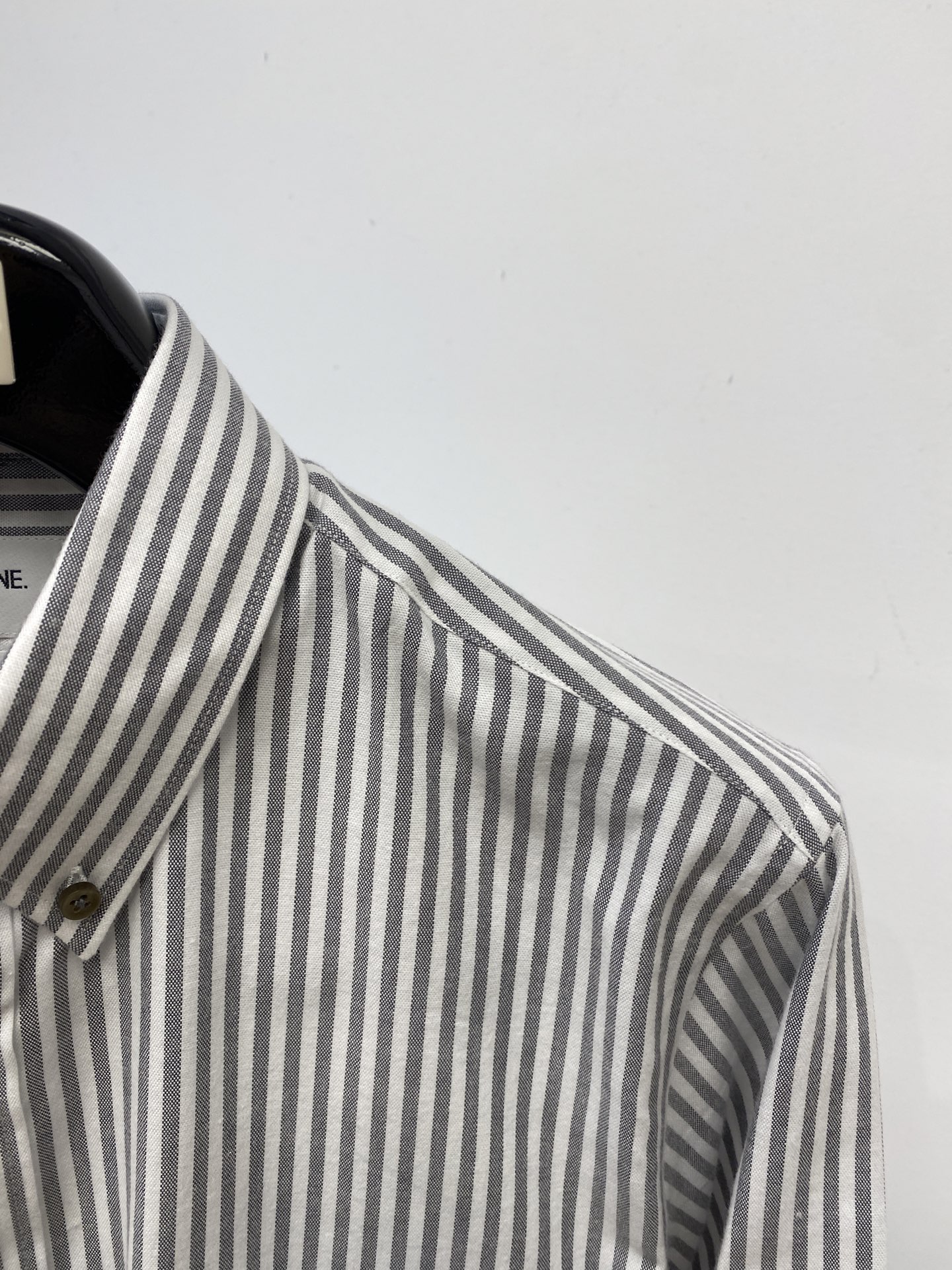 TB、2025新品衬衫，时尚帅气，简约百搭款，定制原版面料，不仅挺括，保持潮流的廓形，又穿着舒适，纱织更