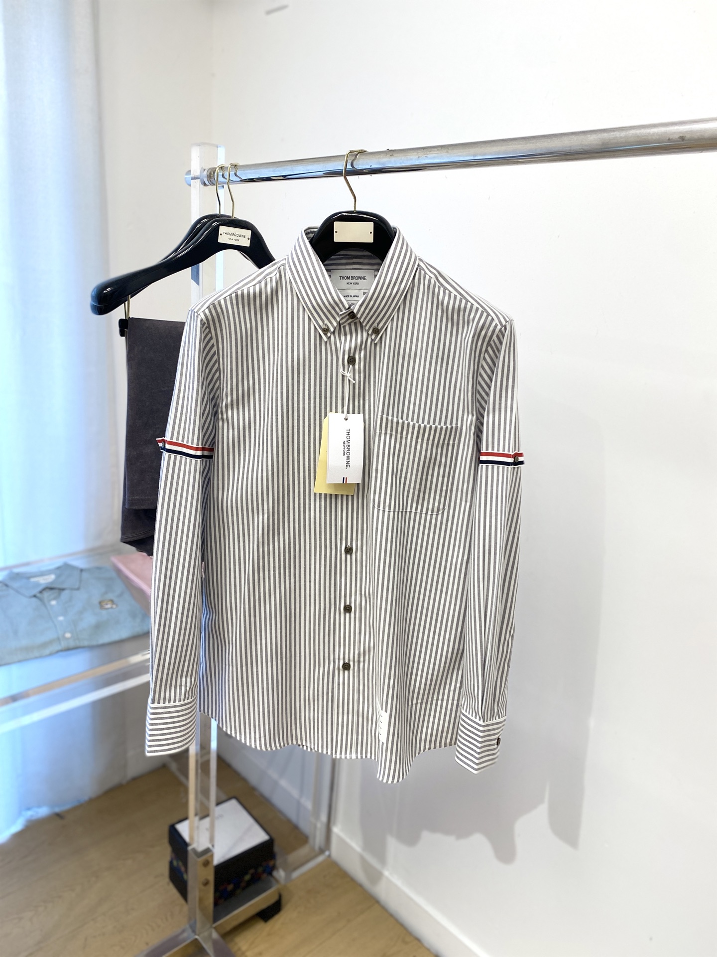 TB、2025新品衬衫，时尚帅气，简约百搭款，定制原版面料，不仅挺括，保持潮流的廓形，又穿着舒适，纱织更