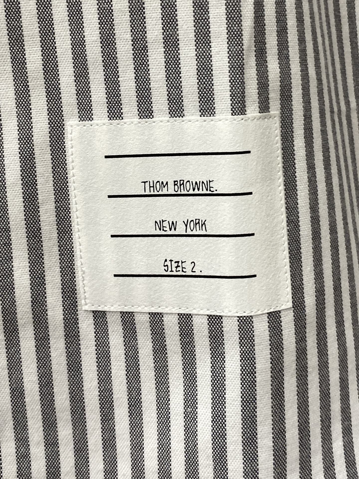 TB、2025新品衬衫，时尚帅气，简约百搭款，定制原版面料，不仅挺括，保持潮流的廓形，又穿着舒适，纱织更