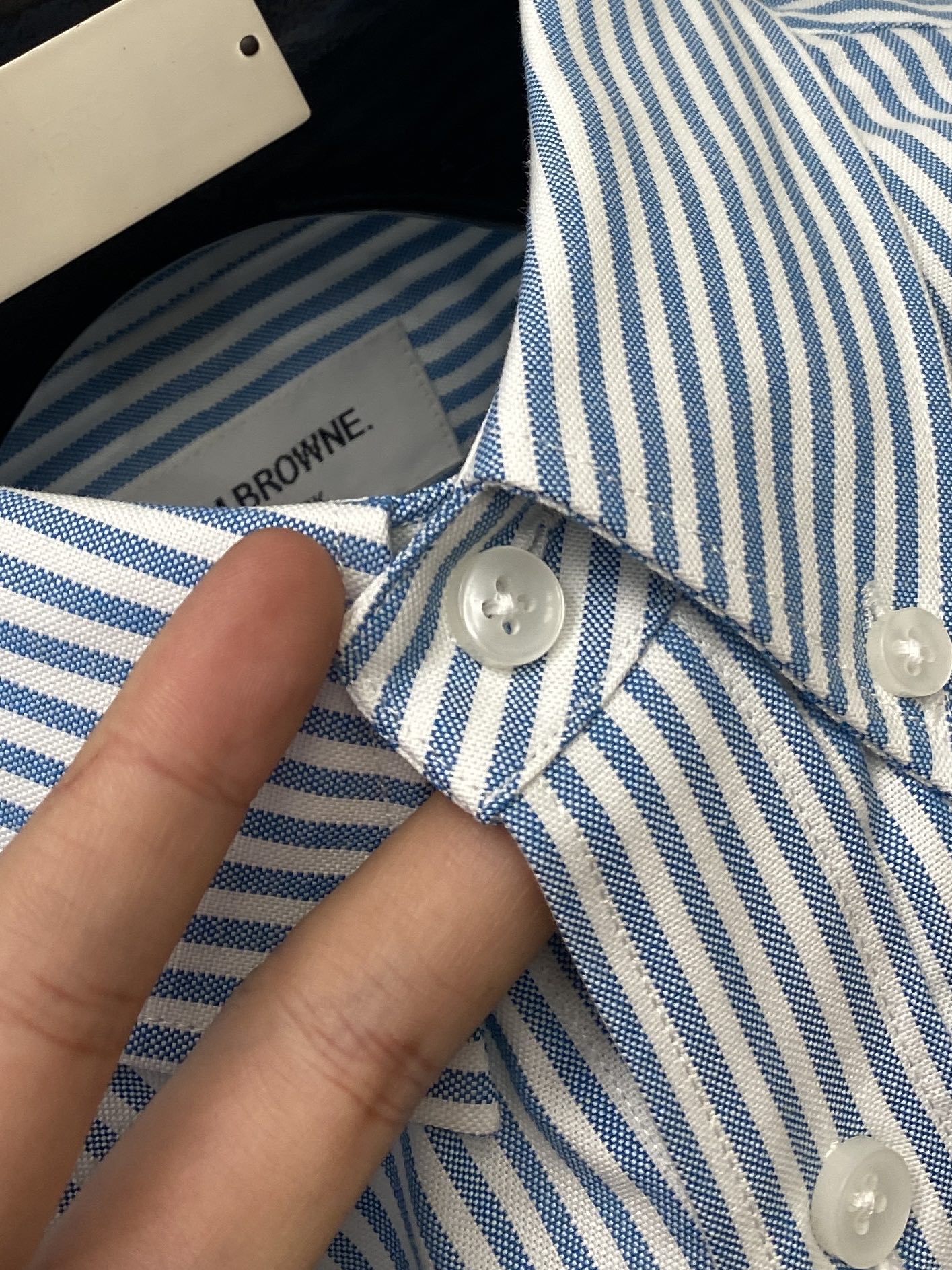 TB、2025新品衬衫，时尚帅气，简约百搭款，定制原版面料，不仅挺括，保持潮流的廓形，又穿着舒适，纱织更