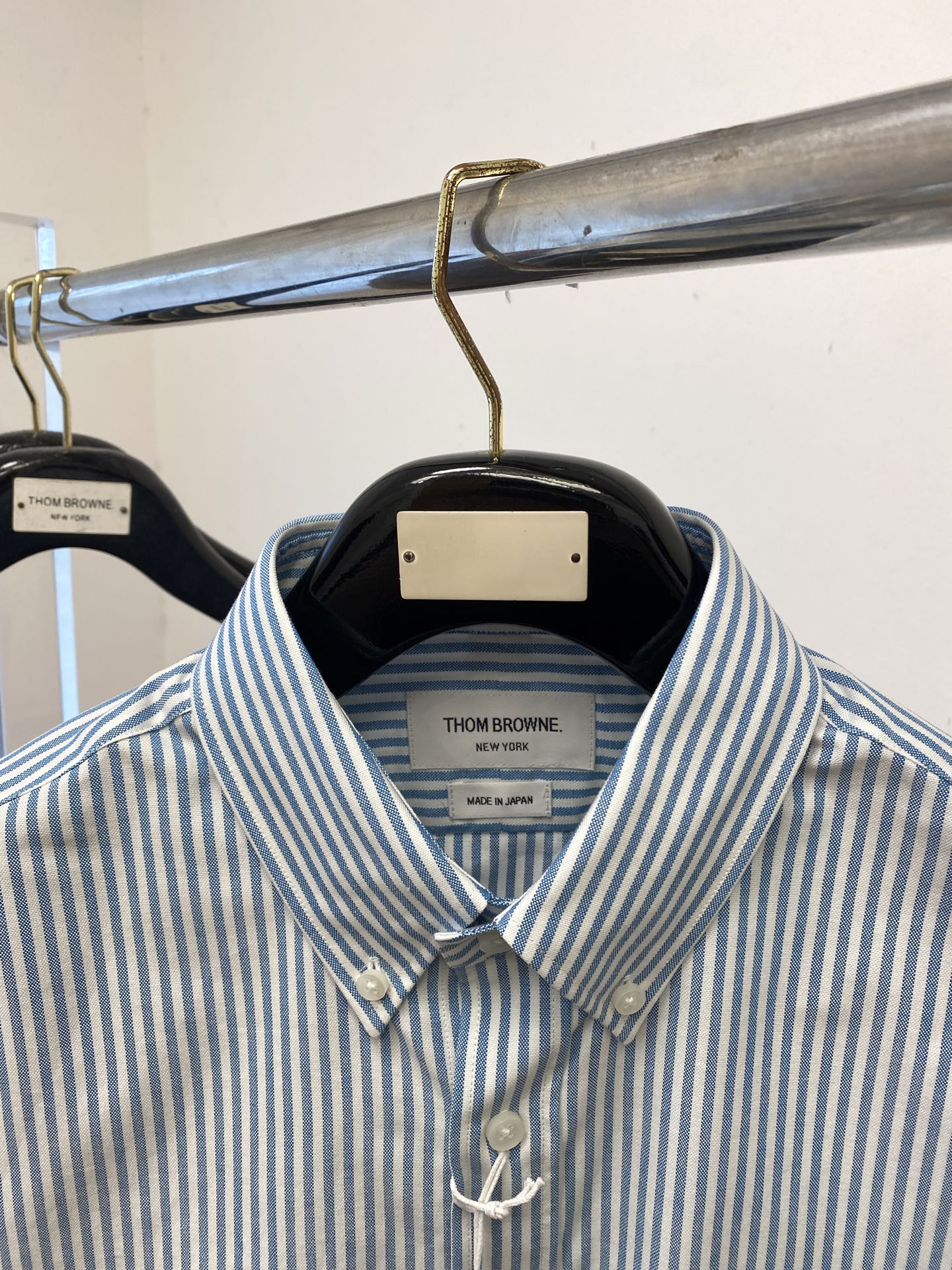 TB、2025新品衬衫，时尚帅气，简约百搭款，定制原版面料，不仅挺括，保持潮流的廓形，又穿着舒适，纱织更