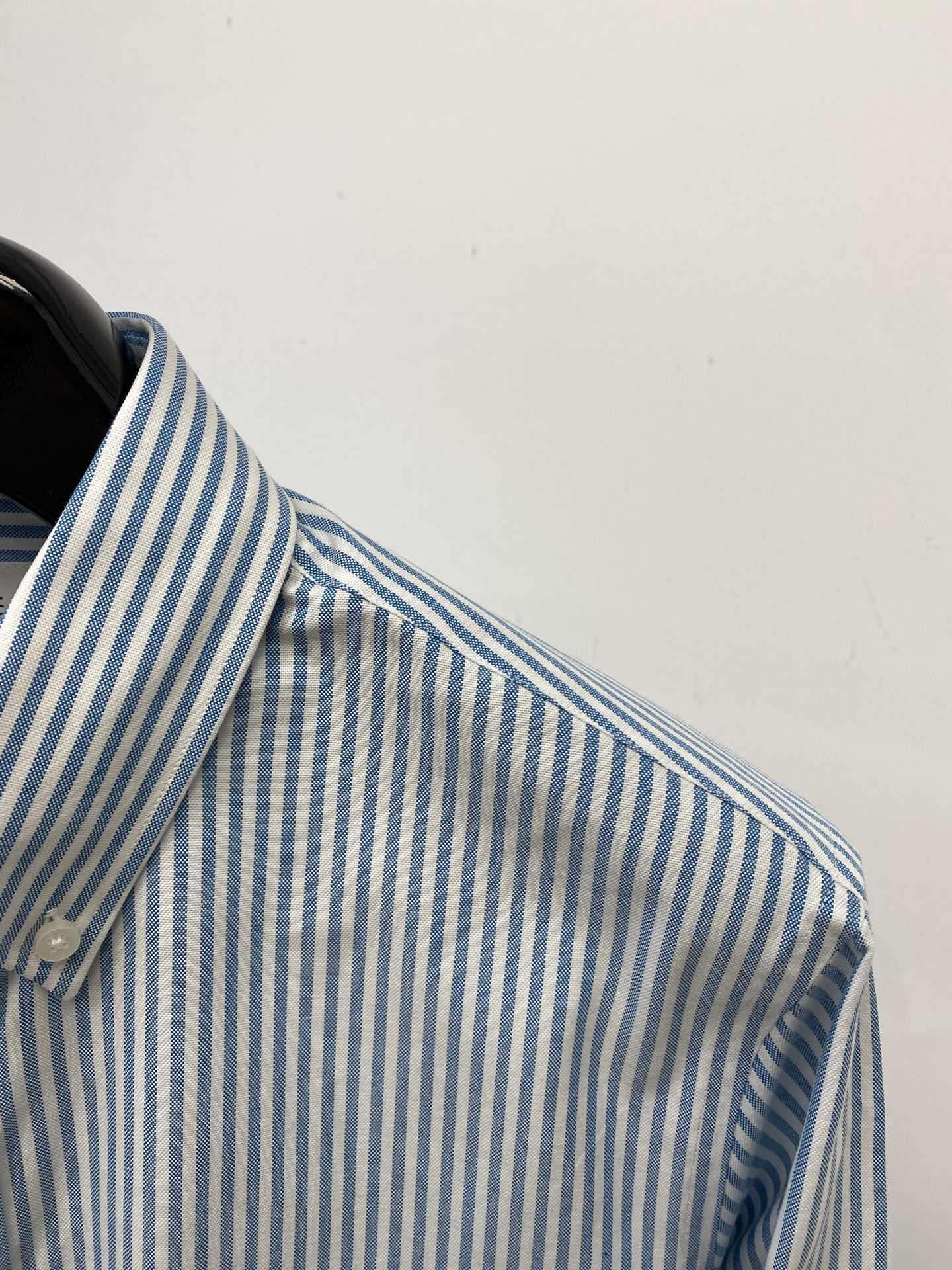 TB、2025新品衬衫，时尚帅气，简约百搭款，定制原版面料，不仅挺括，保持潮流的廓形，又穿着舒适，纱织更