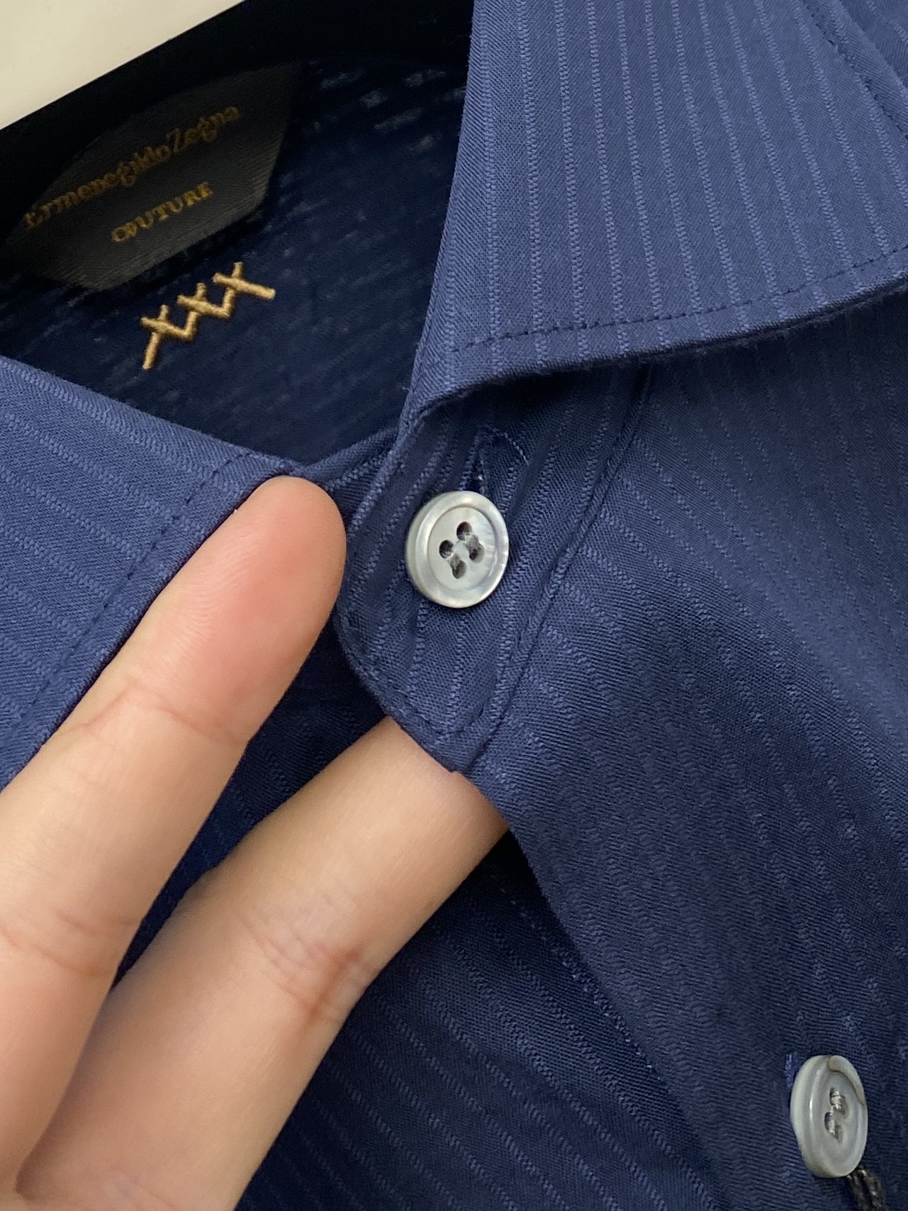 杰尼亚、2025新品衬衫，时尚帅气，简约百搭款，定制原版面料，不仅挺括，保持潮流的廓形，又穿着舒适，纱织