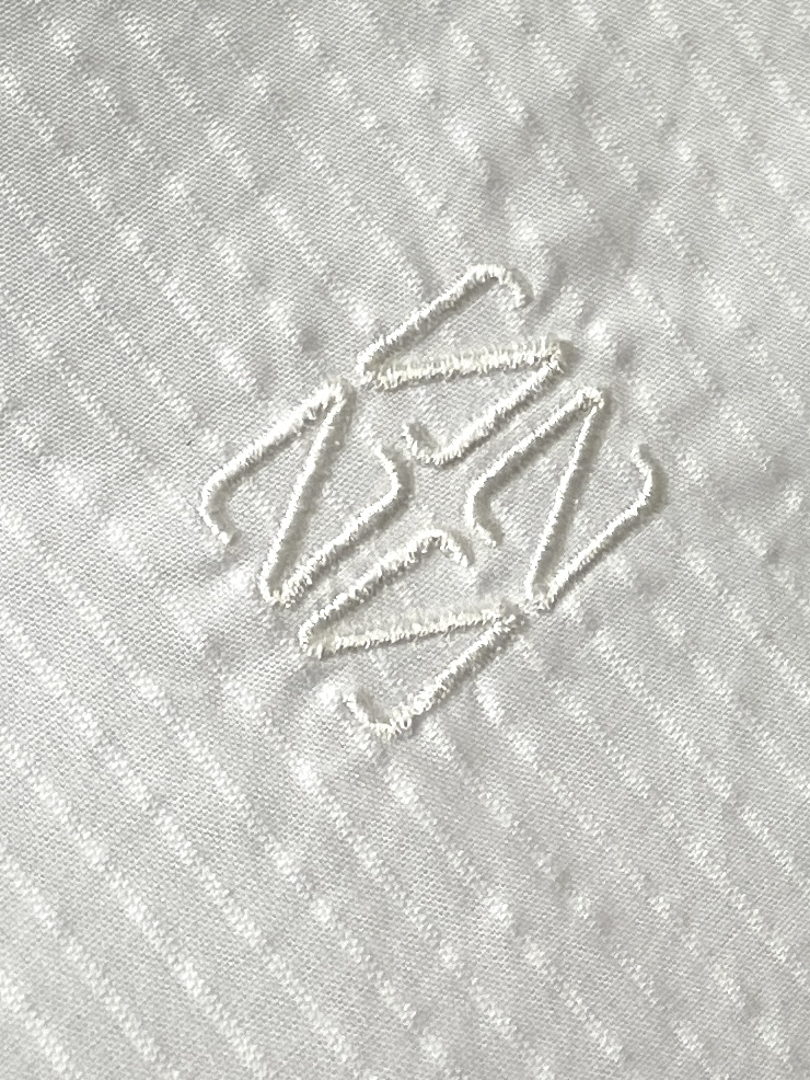 杰尼亚、2025新品衬衫，时尚帅气，简约百搭款，定制原版面料，不仅挺括，保持潮流的廓形，又穿着舒适，纱织