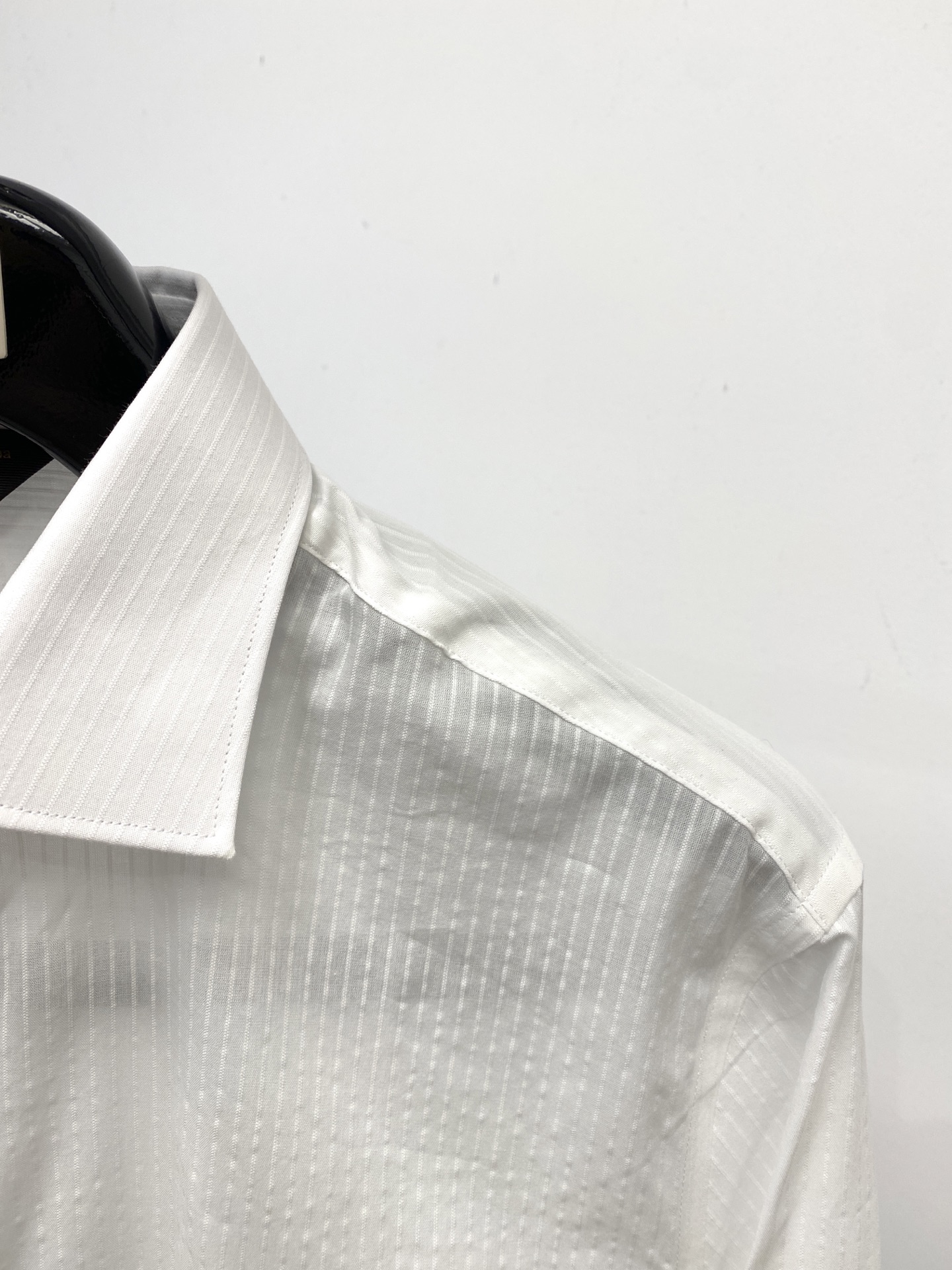 杰尼亚、2025新品衬衫，时尚帅气，简约百搭款，定制原版面料，不仅挺括，保持潮流的廓形，又穿着舒适，纱织