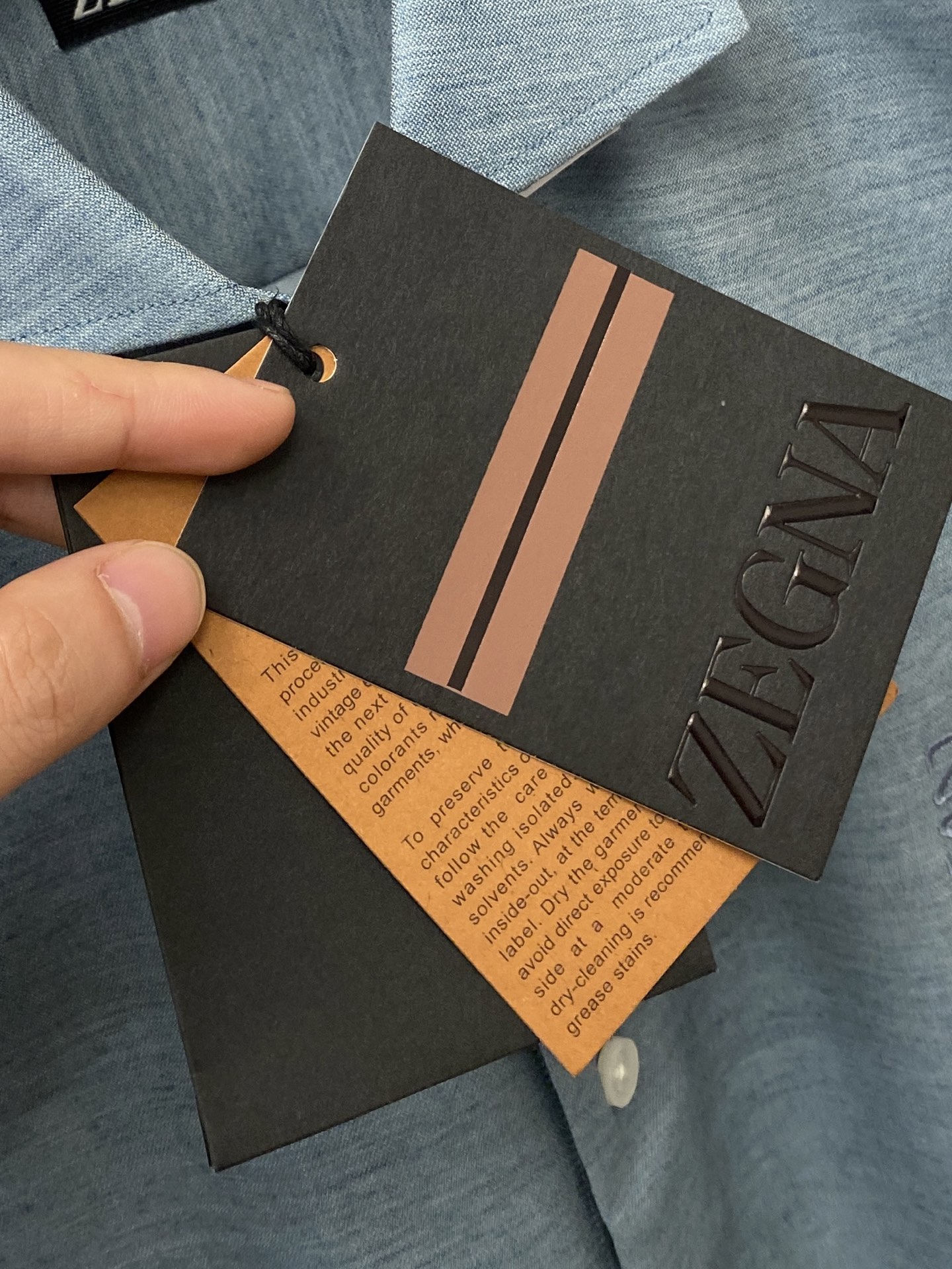 杰尼亚、2025新品衬衫，时尚帅气，简约百搭款，定制原版面料，不仅挺括，保持潮流的廓形，又穿着舒适，纱织