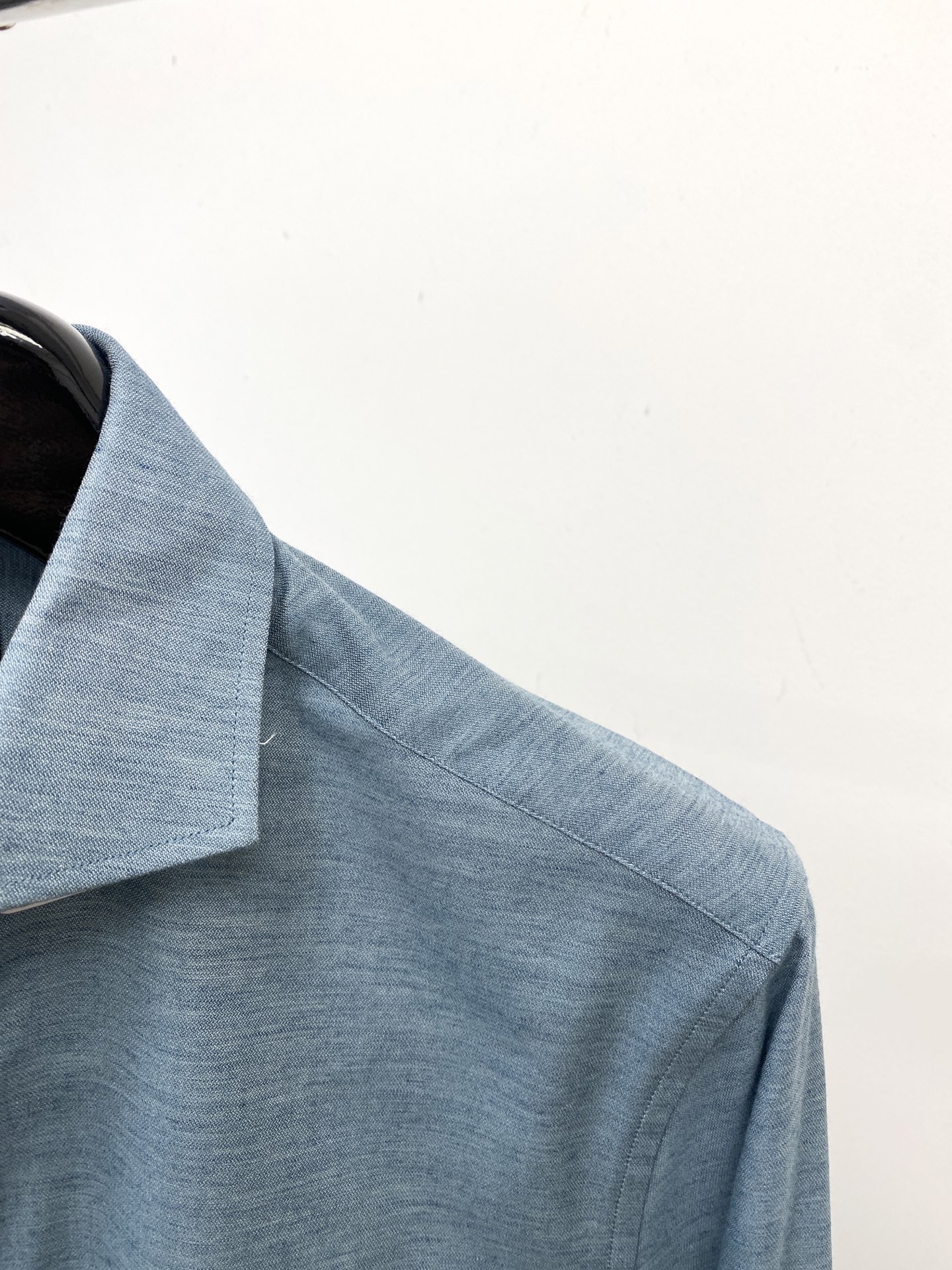 杰尼亚、2025新品衬衫，时尚帅气，简约百搭款，定制原版面料，不仅挺括，保持潮流的廓形，又穿着舒适，纱织