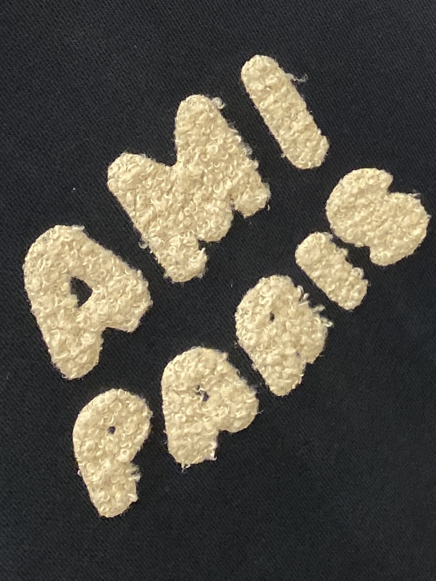 AMI、2025最新款卫衣，帅气时尚，胸前刺绣装饰字母logo，简约百搭款。面料棉 不仅挺括，保持潮流的