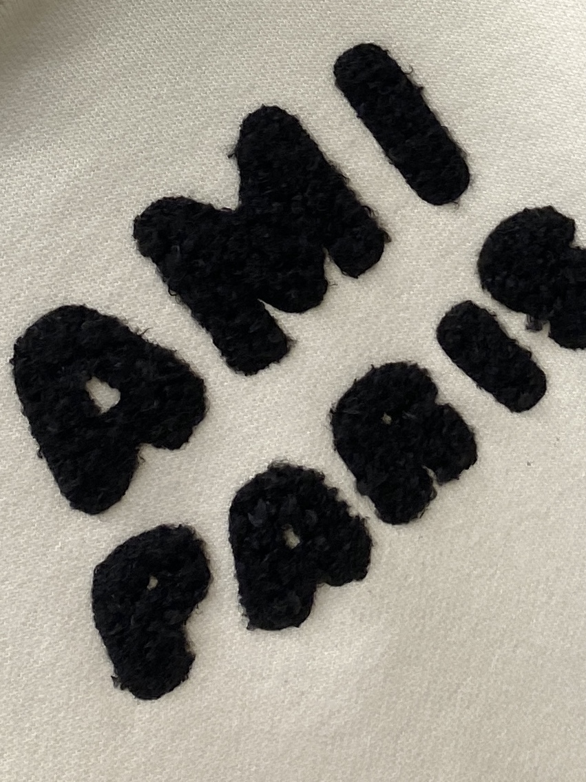 AMI、2025最新款卫衣，帅气时尚，胸前刺绣装饰字母logo，简约百搭款。面料棉 不仅挺括，保持潮流的