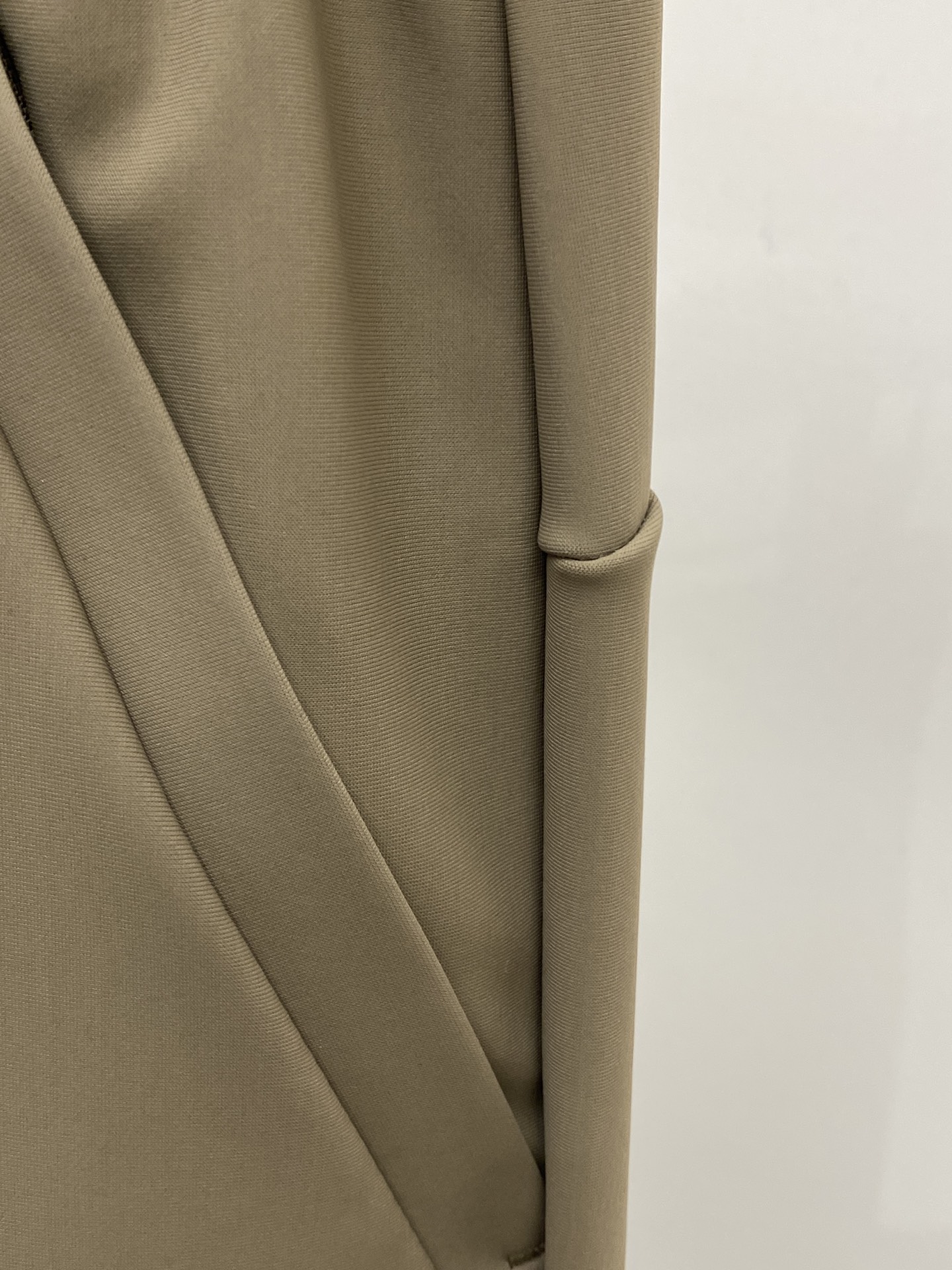 DESCENTE迪桑特、2025爆款休闲裤 高弹显瘦必爆简约百搭爆款，做工精细，每一针都看得到用心，超多