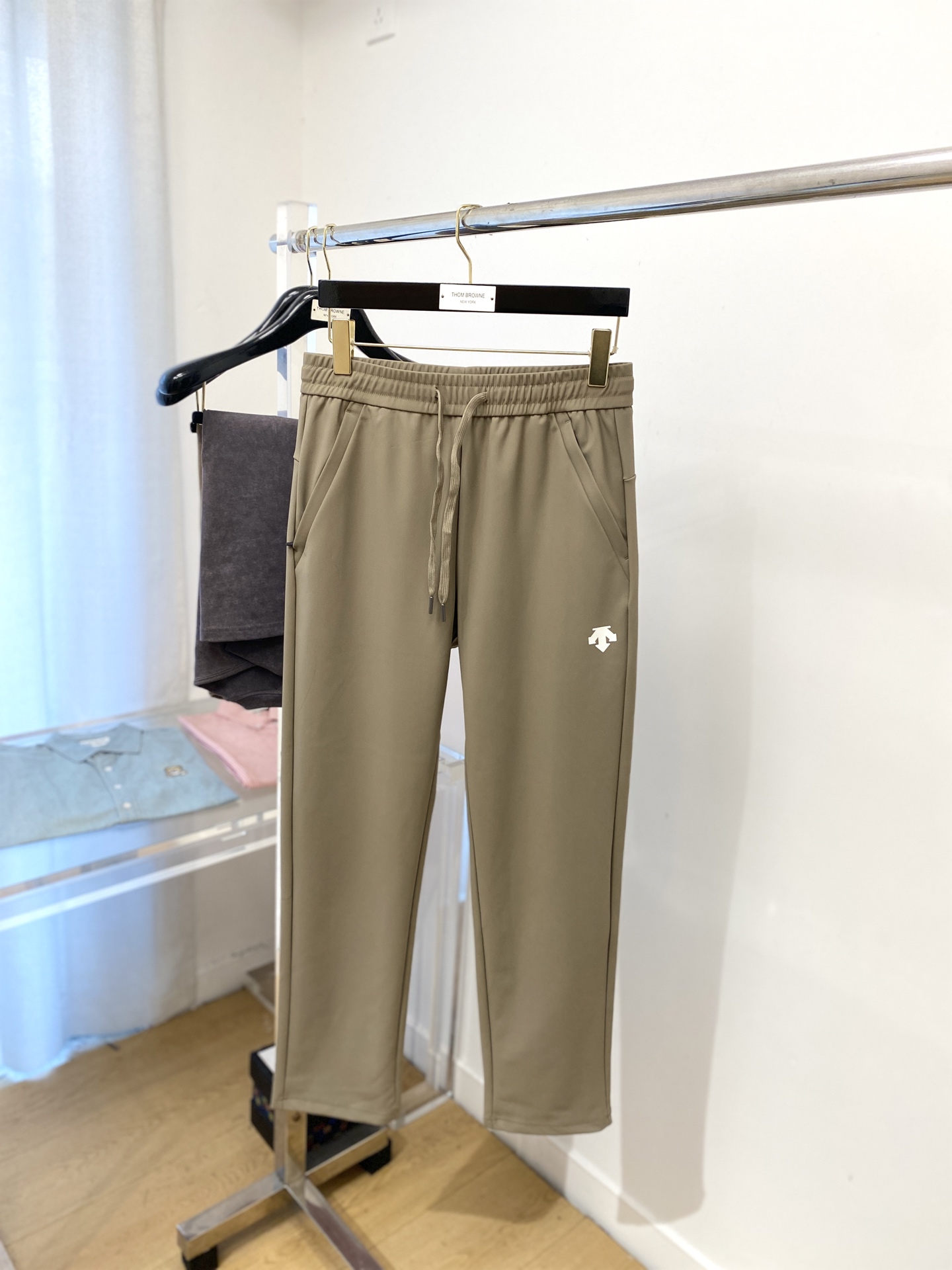 DESCENTE迪桑特、2025爆款休闲裤 高弹显瘦必爆简约百搭爆款，做工精细，每一针都看得到用心，超多