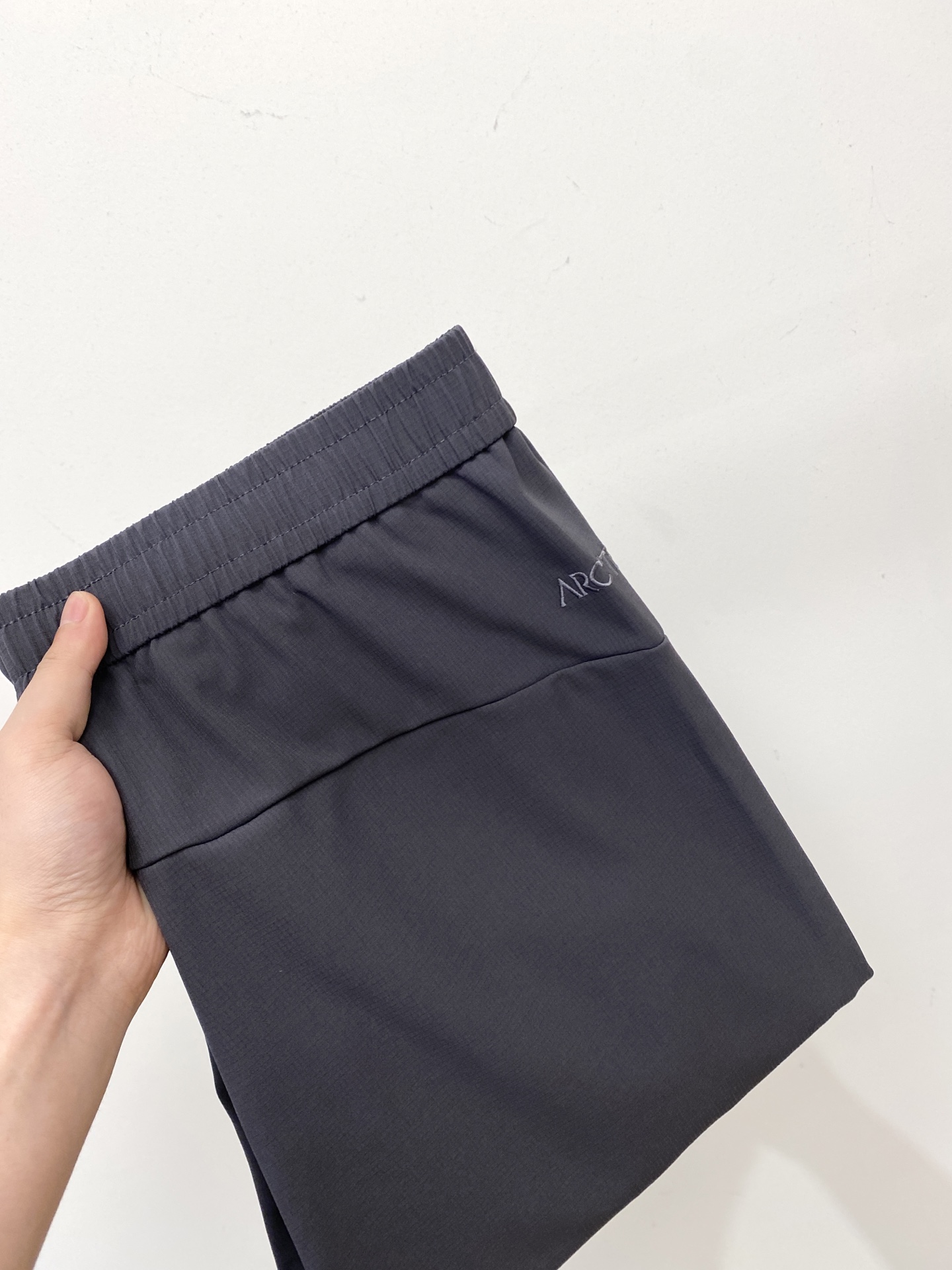 始祖鸟、2025爆款休闲裤 高弹显瘦必爆简约百搭爆款，做工精细，每一针都看得到用心，超多明星网红最爱 拉