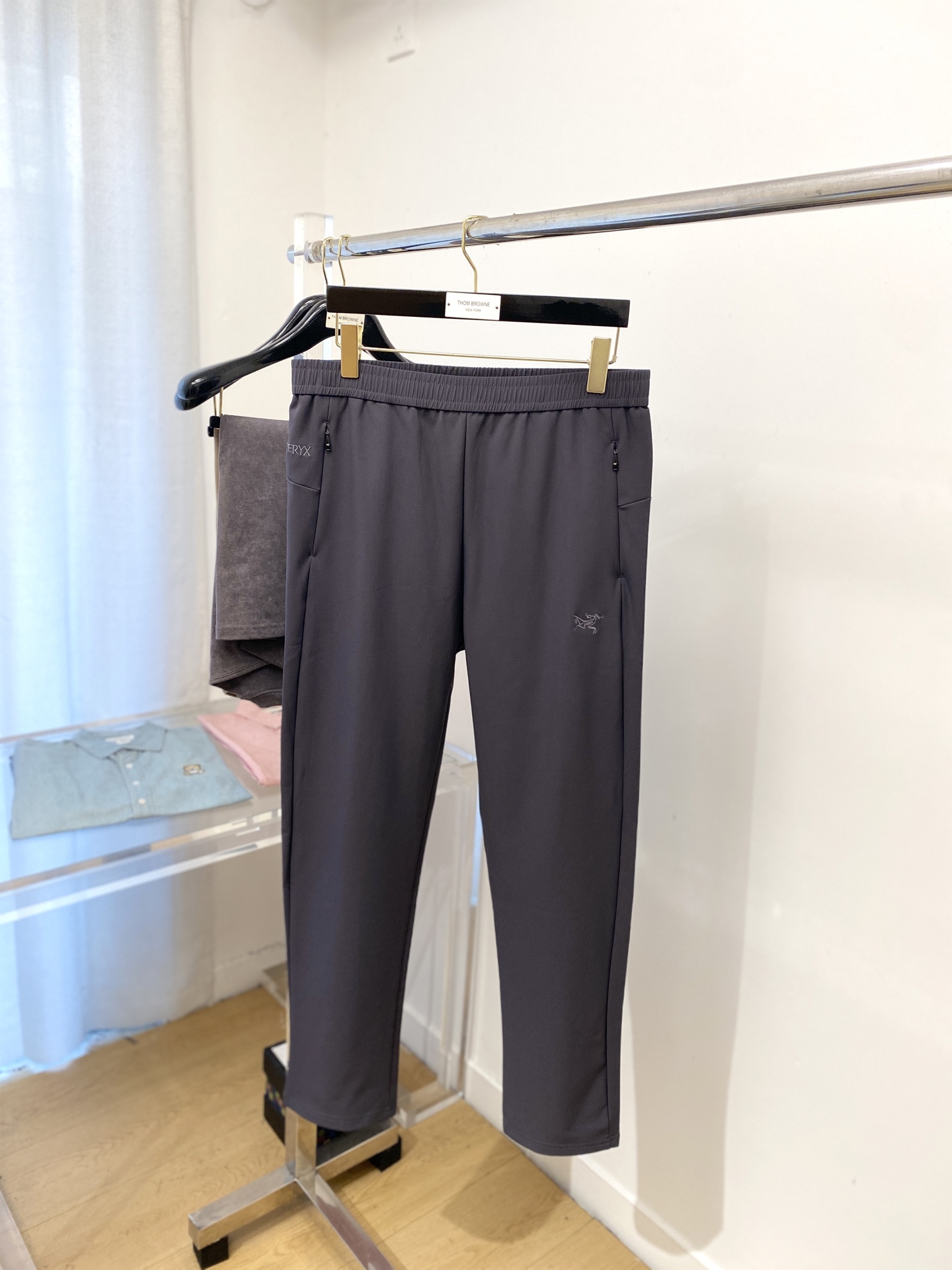 始祖鸟、2025爆款休闲裤 高弹显瘦必爆简约百搭爆款，做工精细，每一针都看得到用心，超多明星网红最爱 拉