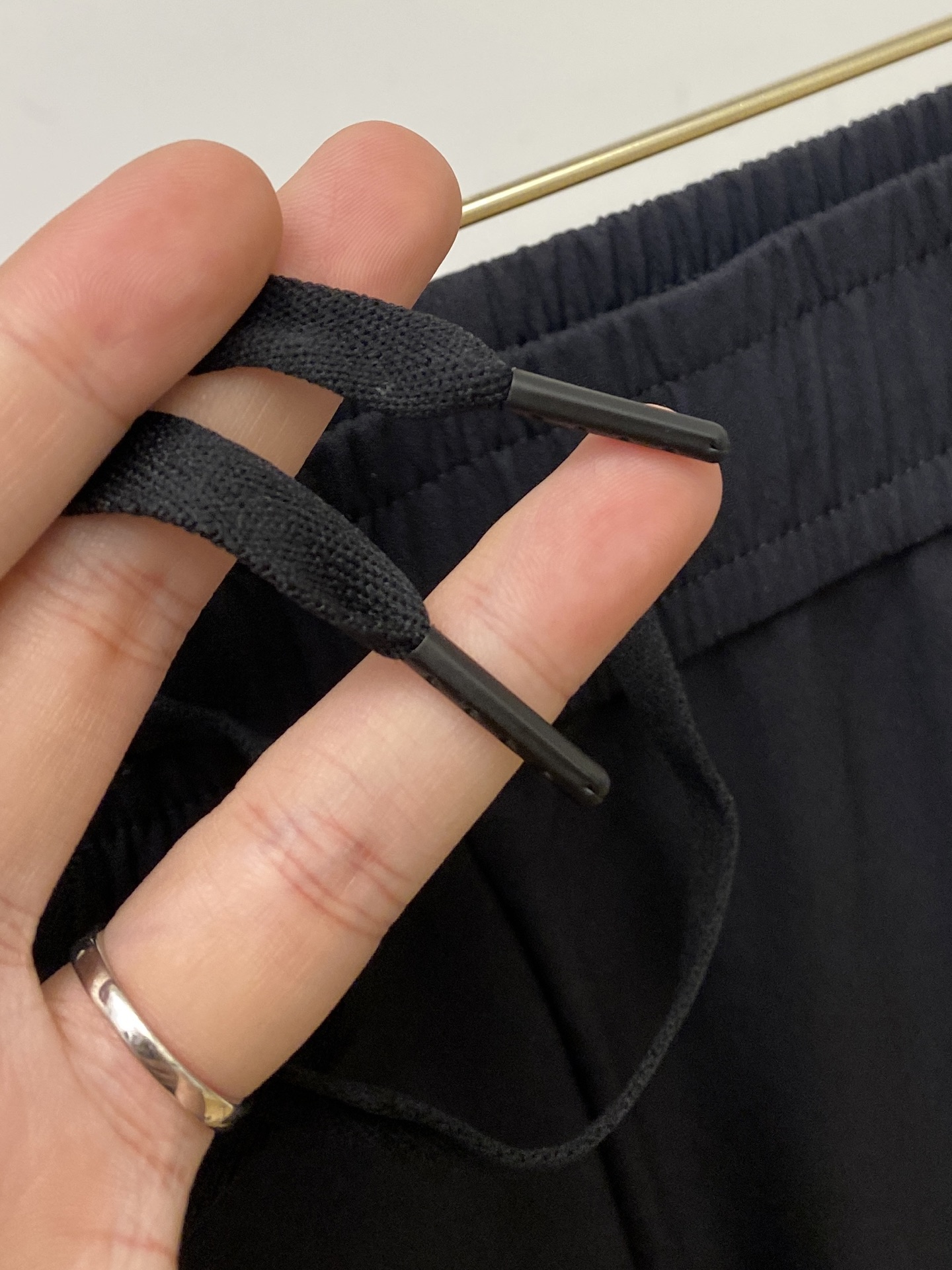 ￼ DESCENTE迪桑特、2025爆款休闲裤 高弹显瘦必爆简约百搭爆款，做工精细，每一针都看得到用心，