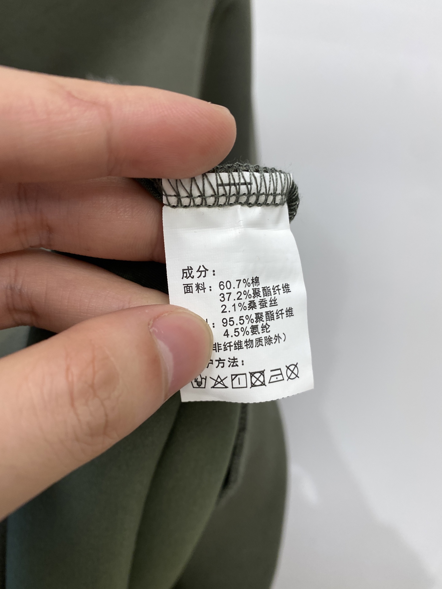 始祖鸟、2025新品卫衣，帅气时尚，简约百搭款。胸前顶级印花图案logo，面料棉 不仅挺括，保持潮流的廓