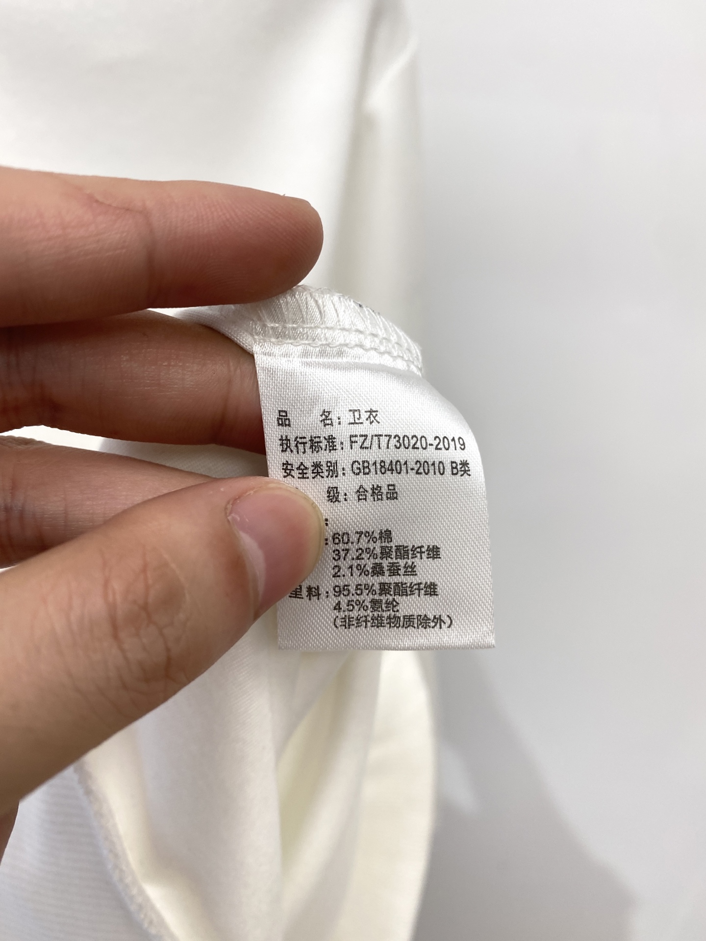 始祖鸟、2025新品卫衣，帅气时尚，简约百搭款。胸前顶级印花图案logo，面料棉 不仅挺括，保持潮流的廓