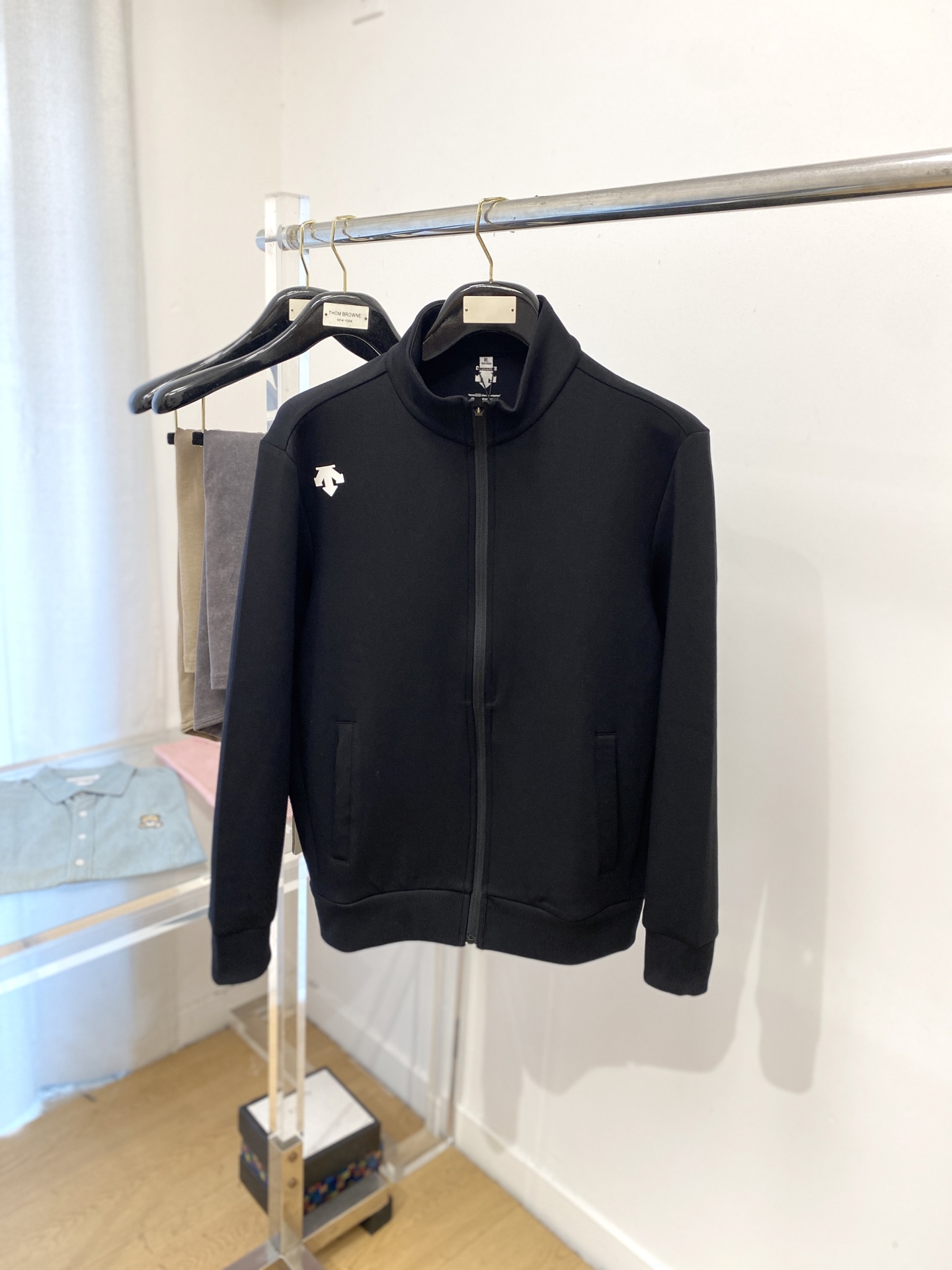 NO:565676,DESCENTE, 2025 new sweatshirt jacket, handsome and fashionable, simple and versatile. Top-quality printed logo on the shoulders, fabric cotton is not only crisp and maintains the trendy silhouette, but also comfortable to wear, the yarn is more delicate, size M-3XL,, hoodie, sweatshirts, jackets & coats, alexander wang19860909DESCENTE迪桑特、2025新品卫衣外套,帅气时尚,简约百搭款.肩部顶级印花图案logo,面料棉 不仅挺括,保持潮流的廓形,又穿着舒适,纱织更细腻,码数M-3XL,,hoodie,sweatshirts,jackets & coats,alexander wang,Men's clothing