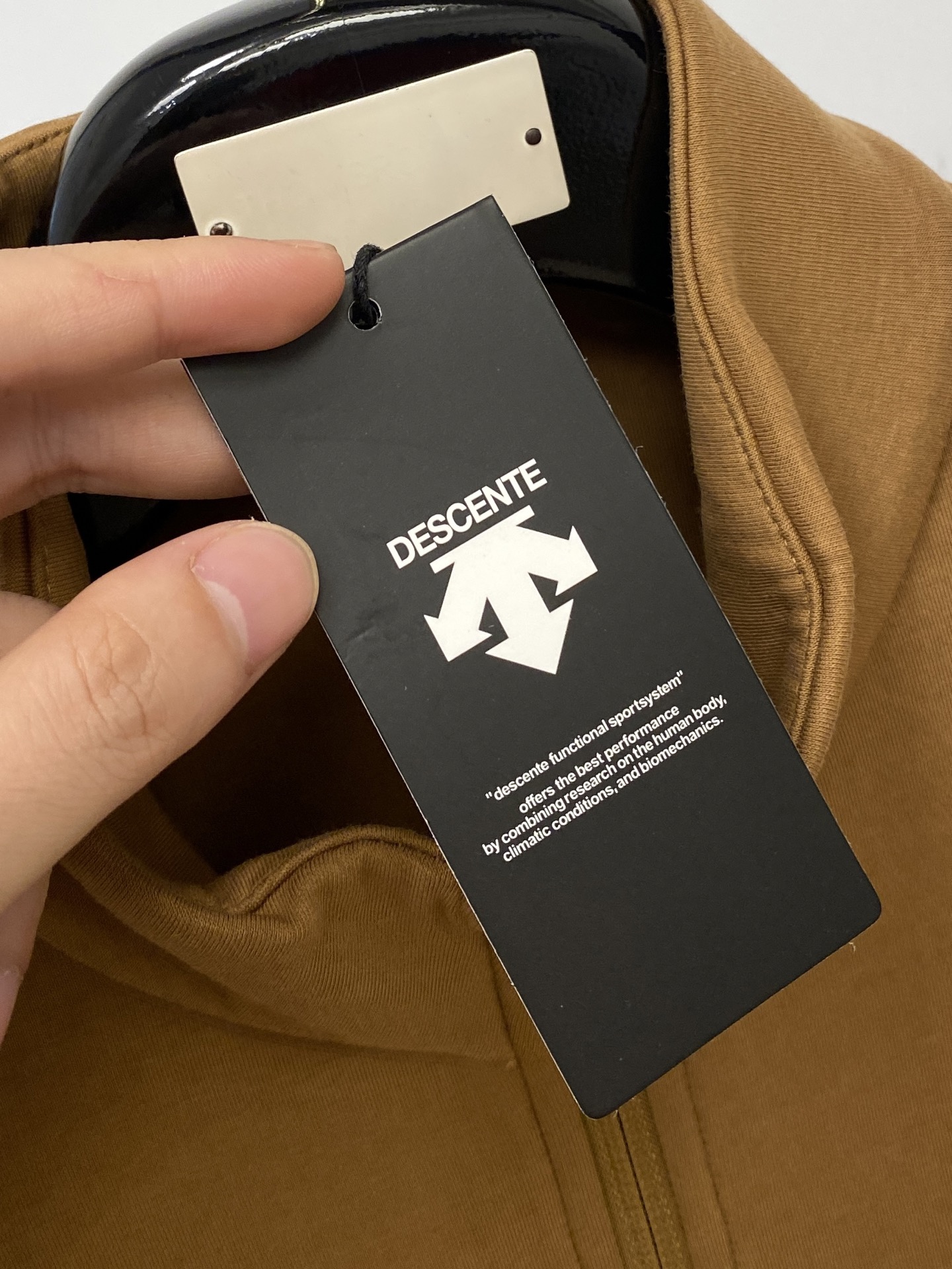 DESCENTE迪桑特、2025新品卫衣外套，帅气时尚，简约百搭款。肩部顶级印花图案logo，面料棉 不