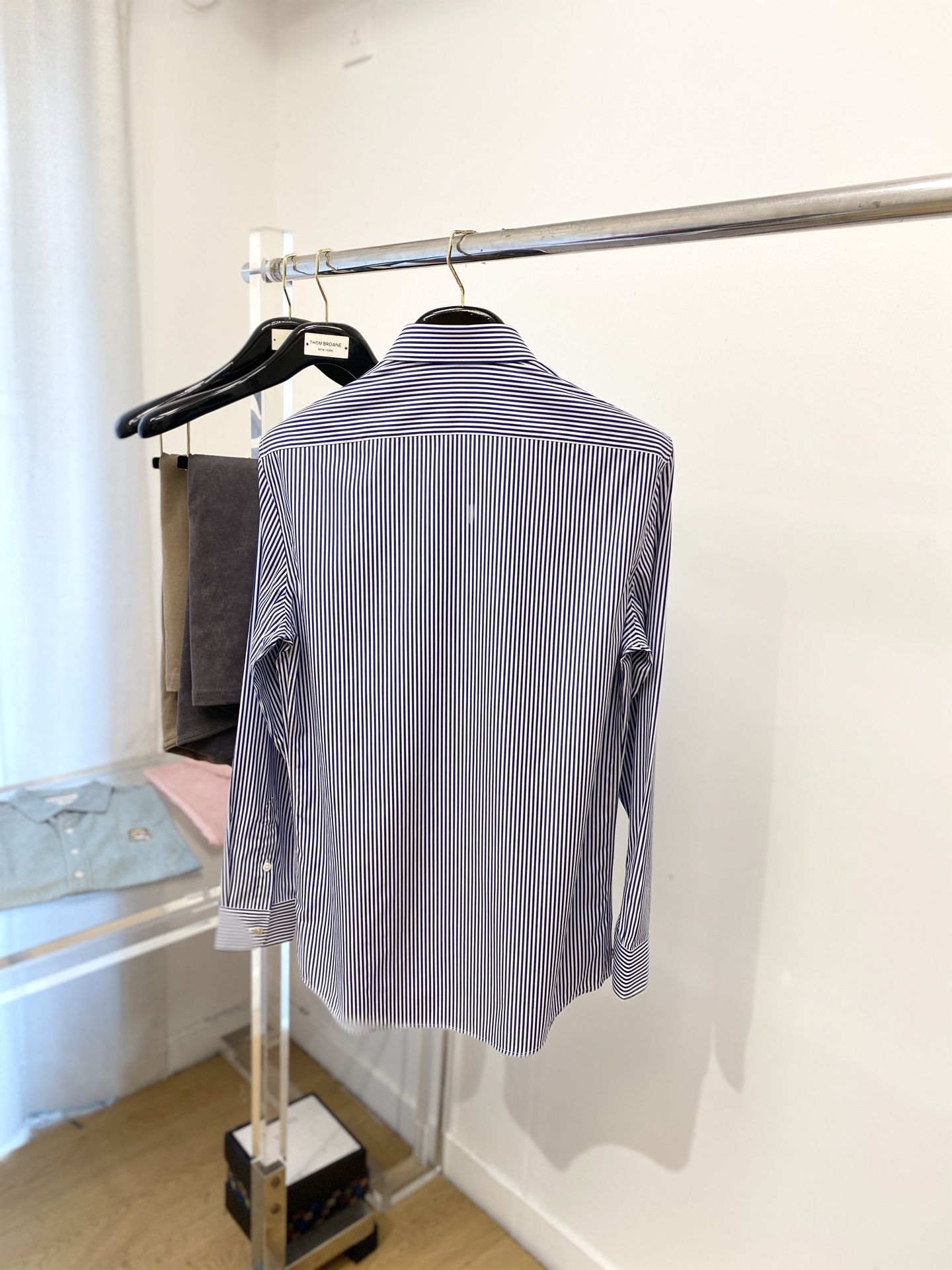 ￼ 爱马仕、2025新品衬衫，时尚帅气，简约百搭款，定制原版面料，不仅挺括，保持潮流的廓形，又穿着舒适，