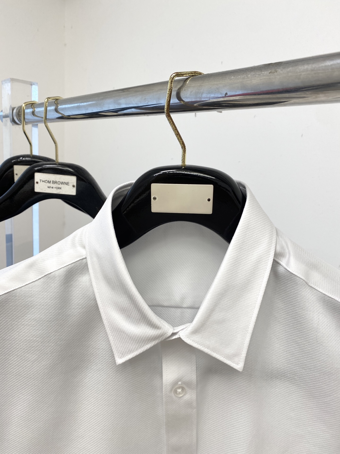 菲拉格慕、2025新品衬衫，时尚帅气，简约百搭款，定制原版面料，不仅挺括，保持潮流的廓形，又穿着舒适，纱